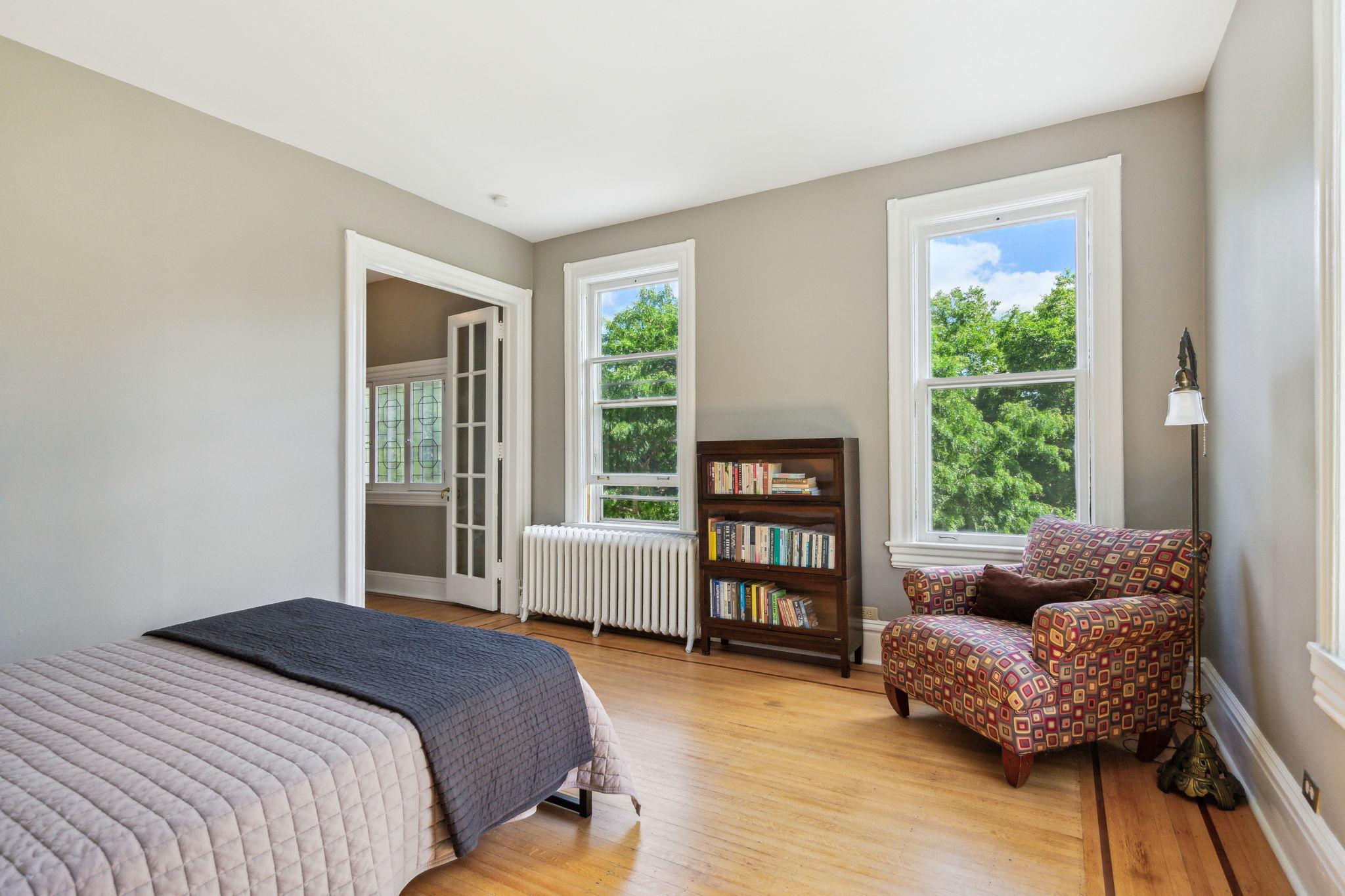 2752 Bryant Avenue S