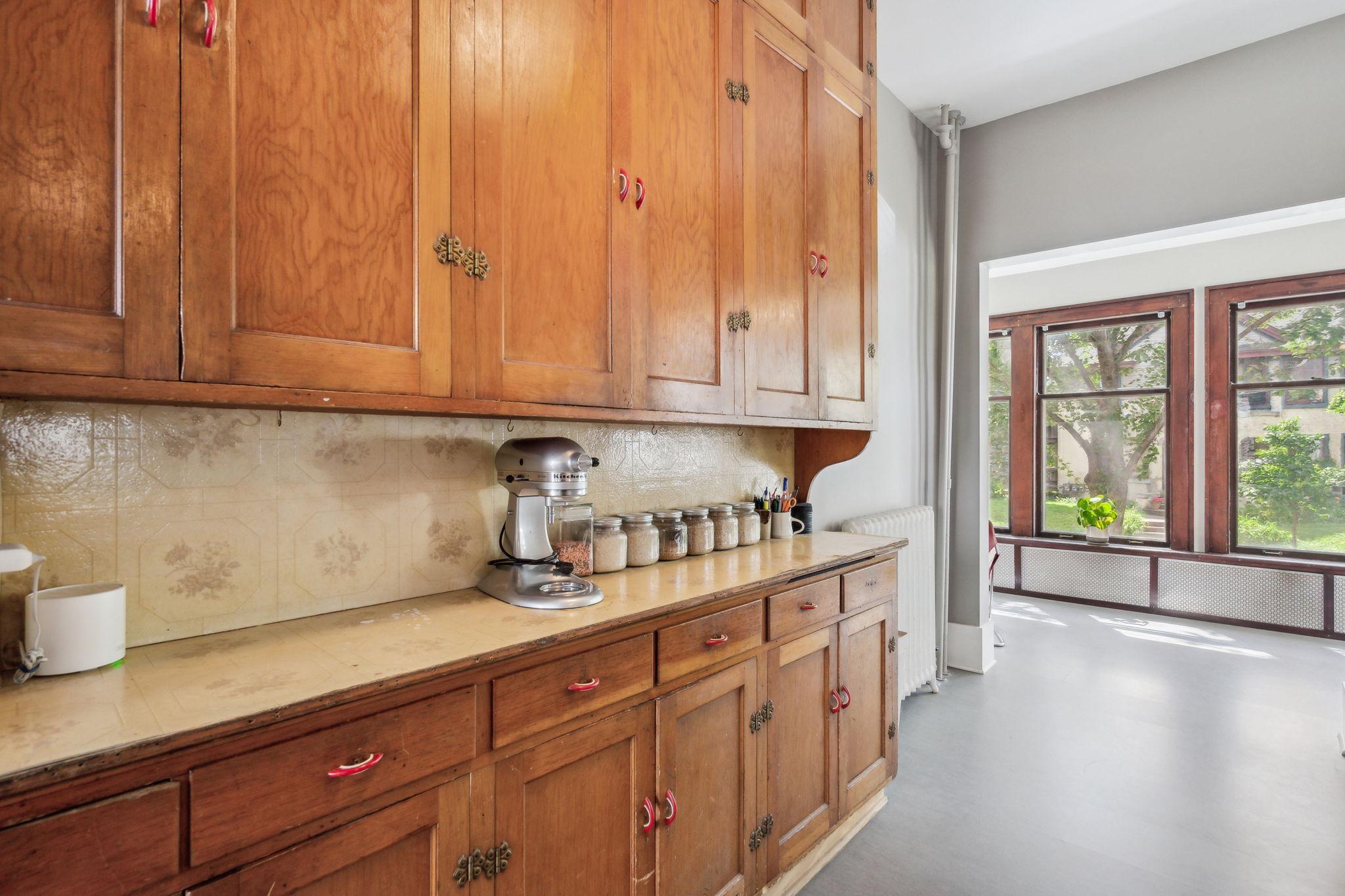 2752 Bryant Avenue S