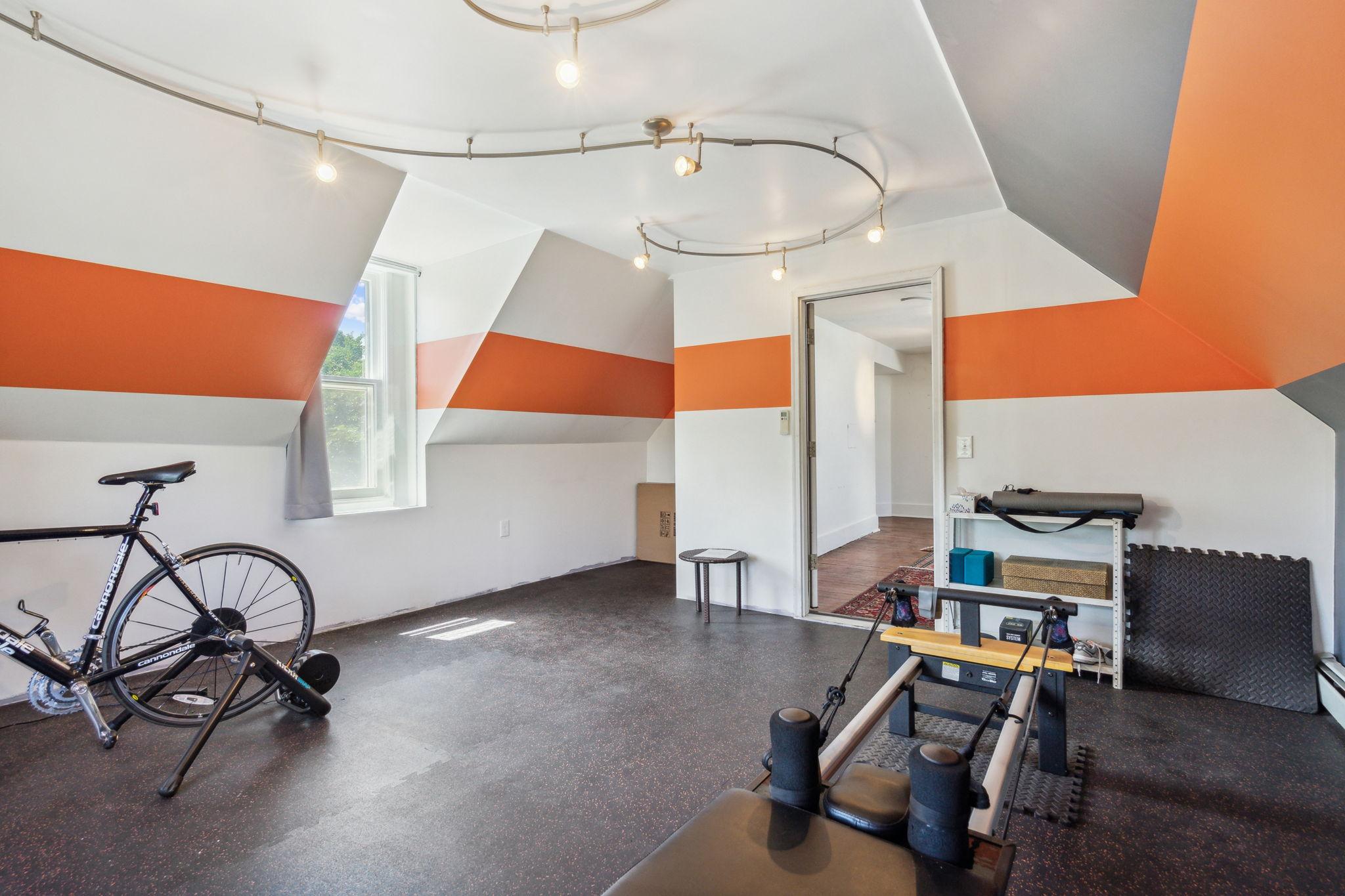 2752 Bryant Avenue S