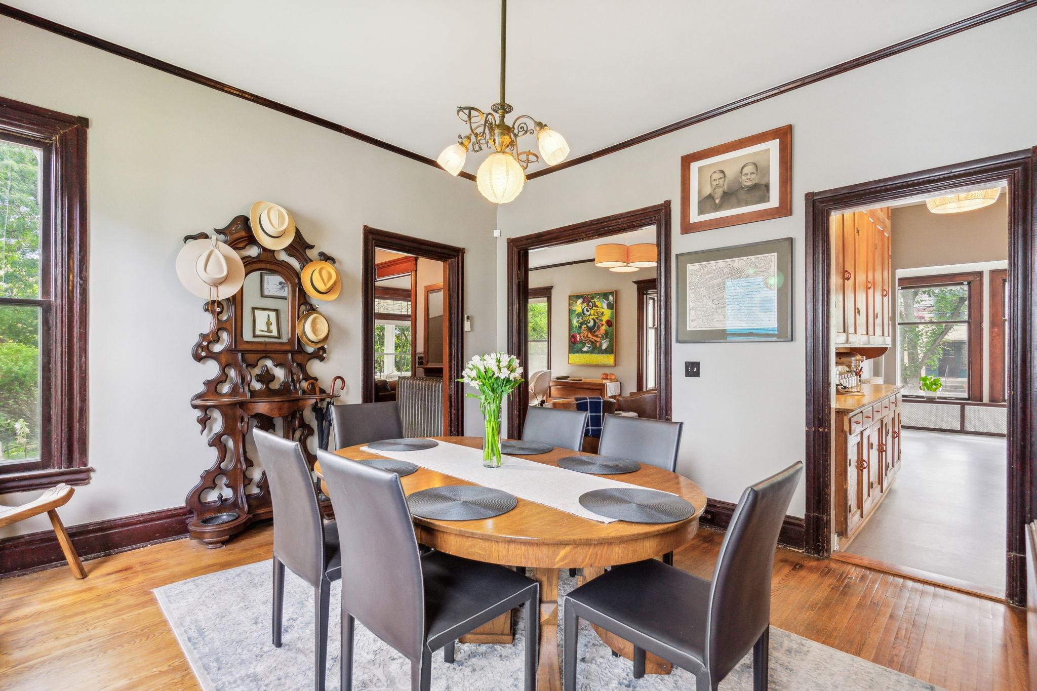 2752 Bryant Avenue S