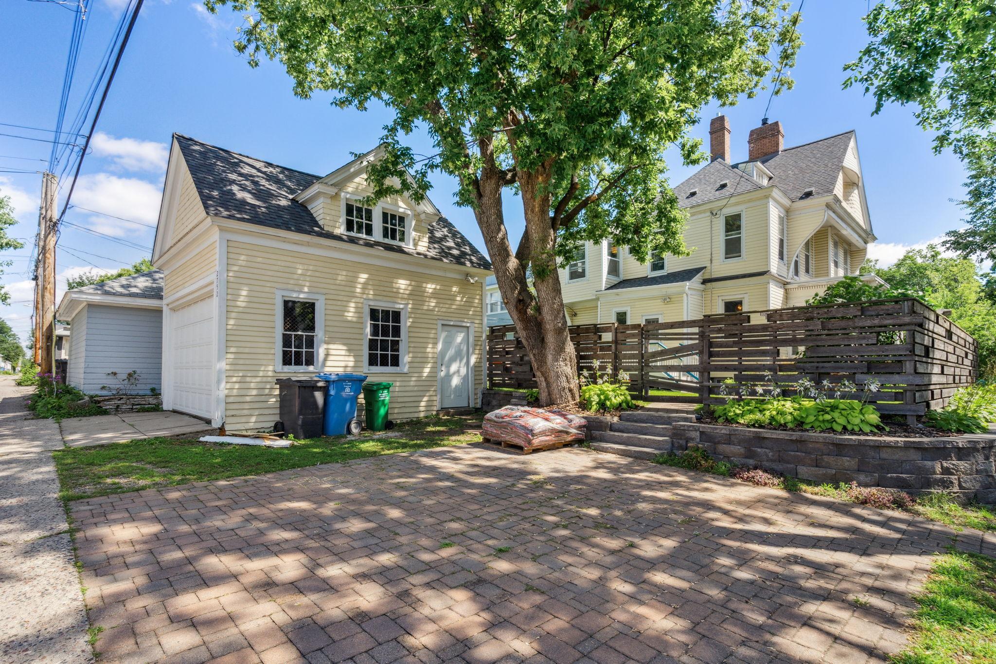 2752 Bryant Avenue S