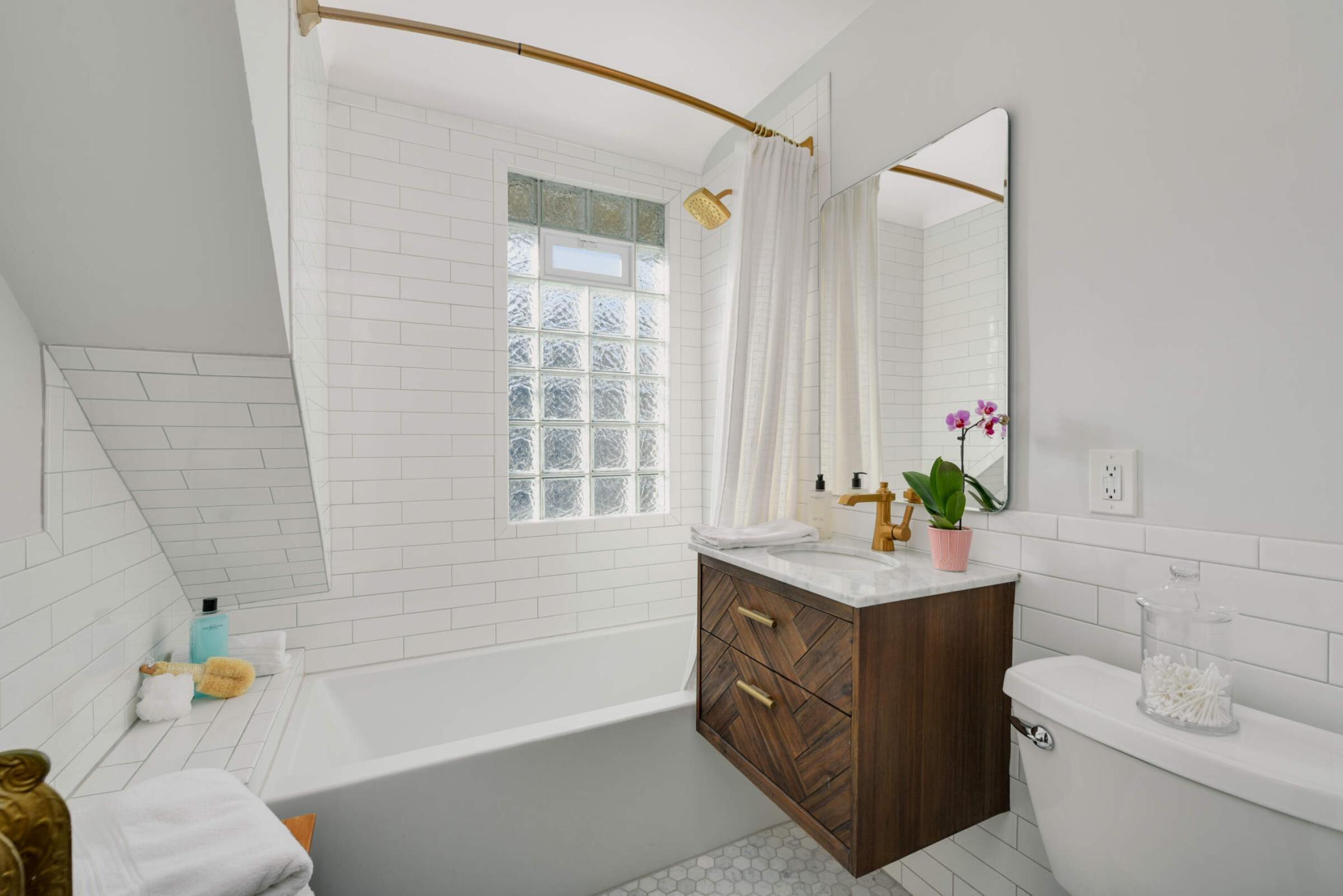 411 W 25th Street