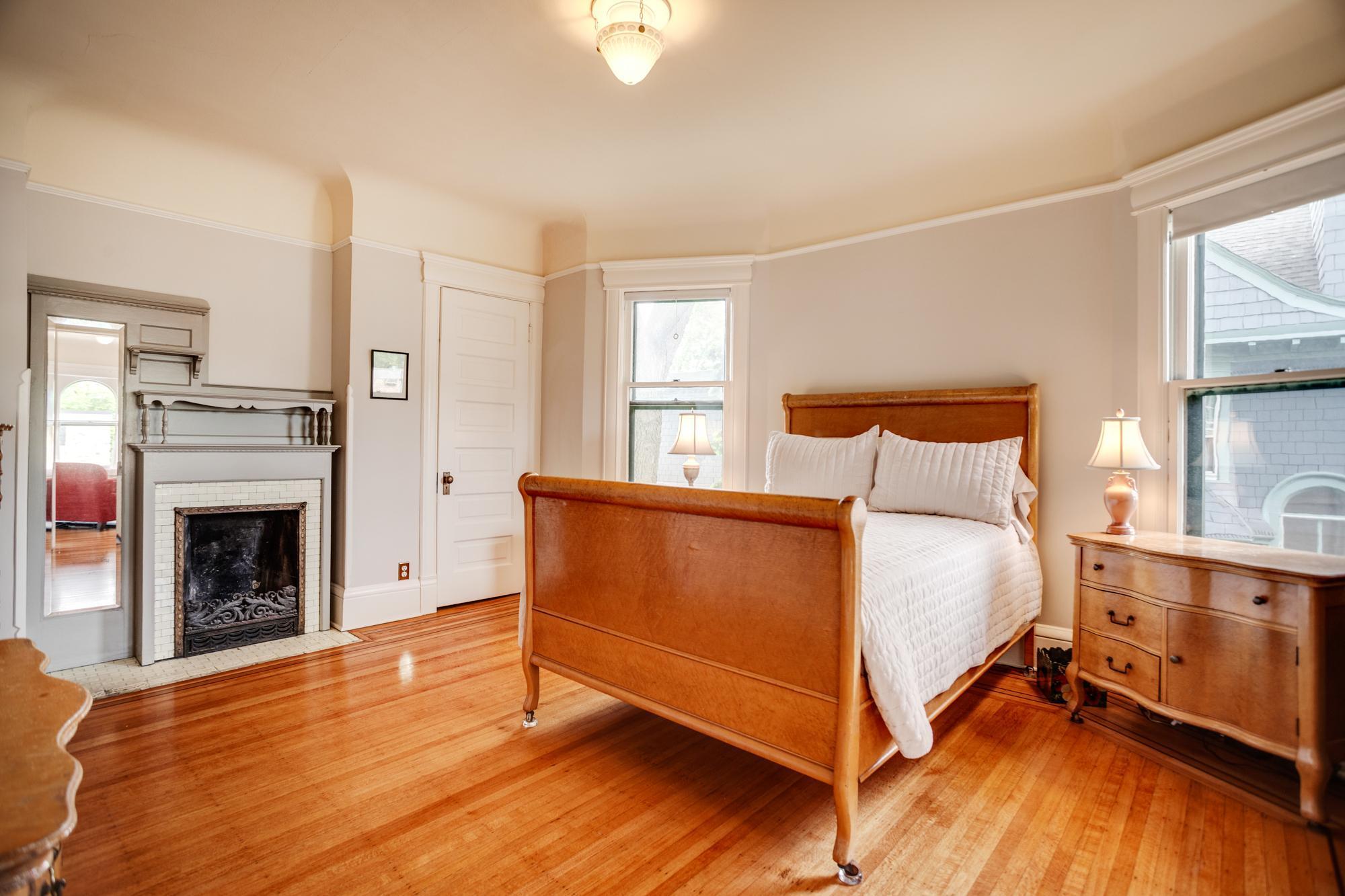 2301 Aldrich Avenue S