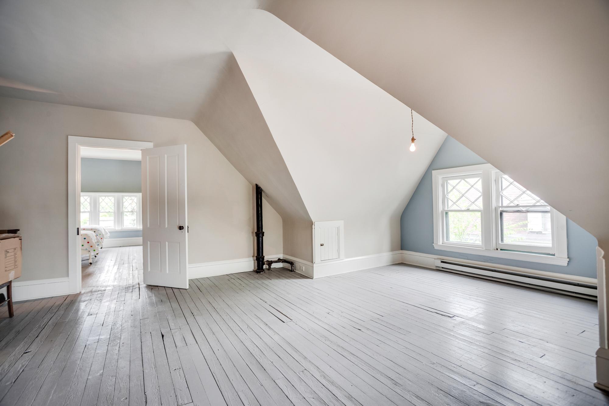 2301 Aldrich Avenue S