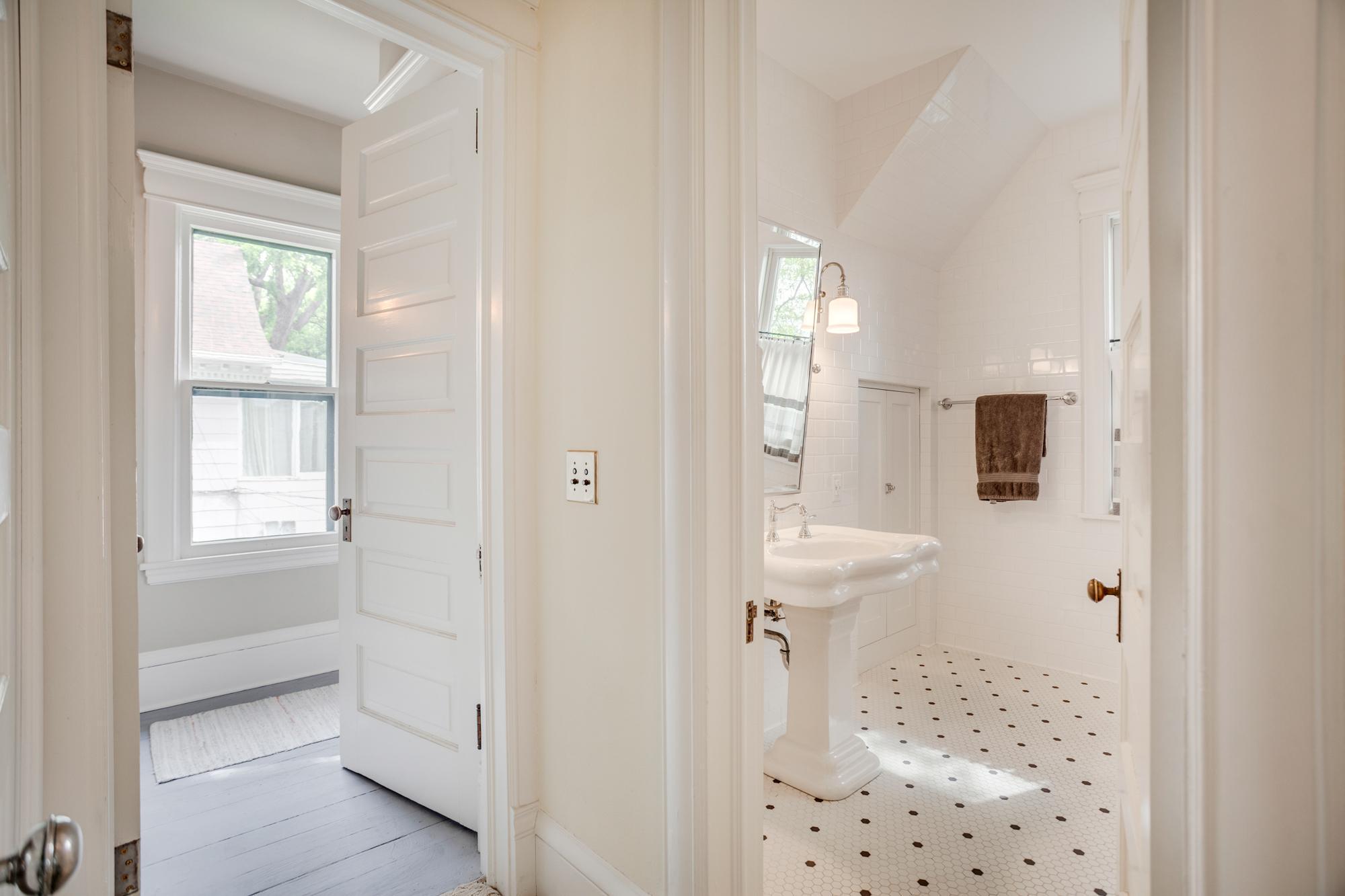 2301 Aldrich Avenue S