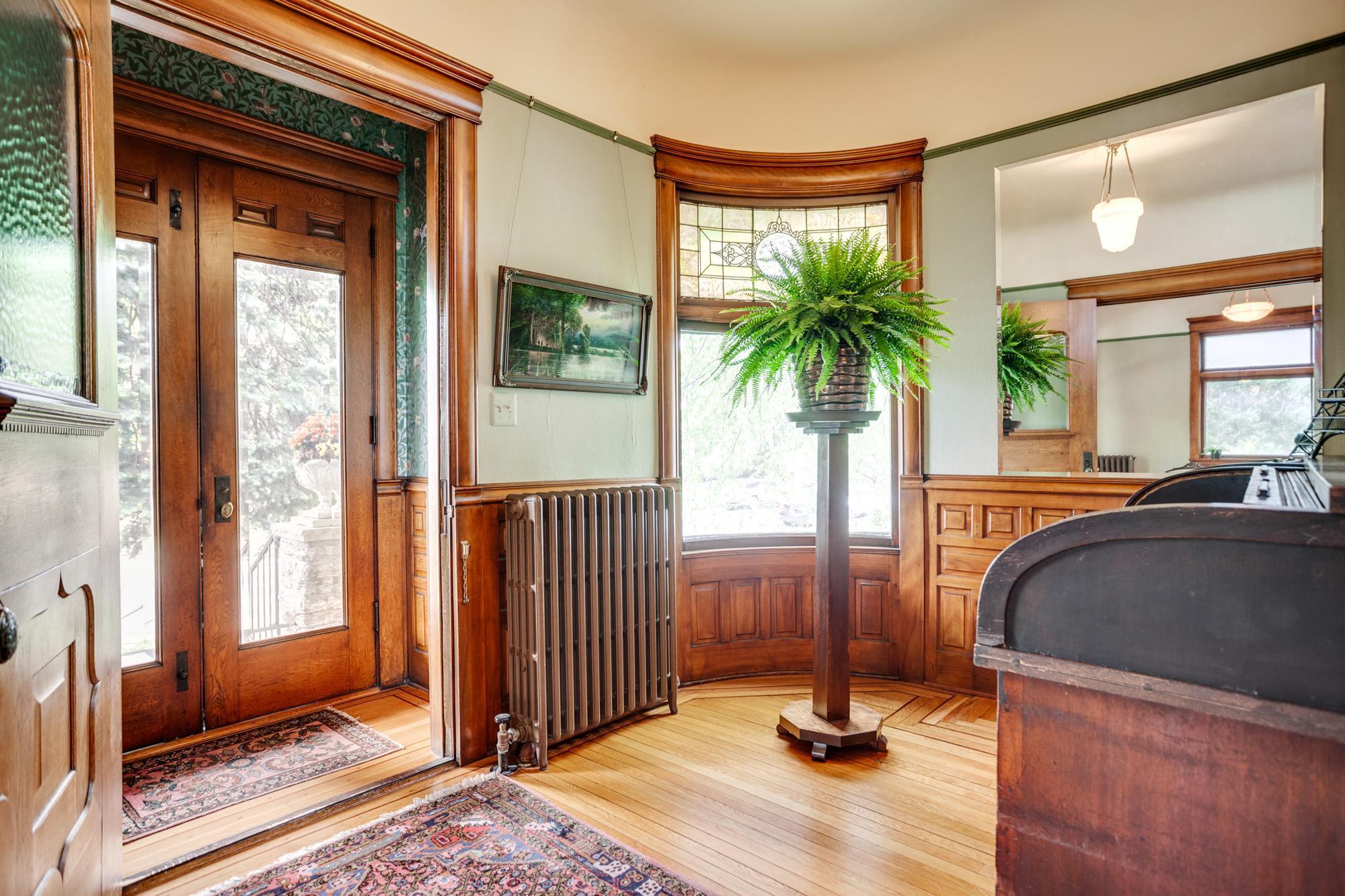 2301 Aldrich Avenue S