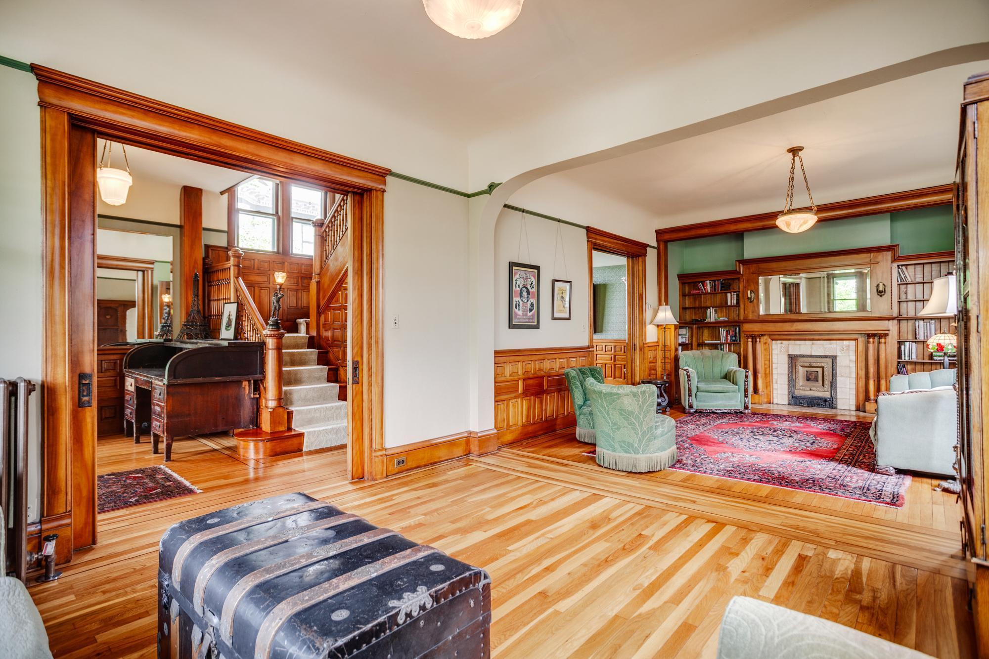 2301 Aldrich Avenue S