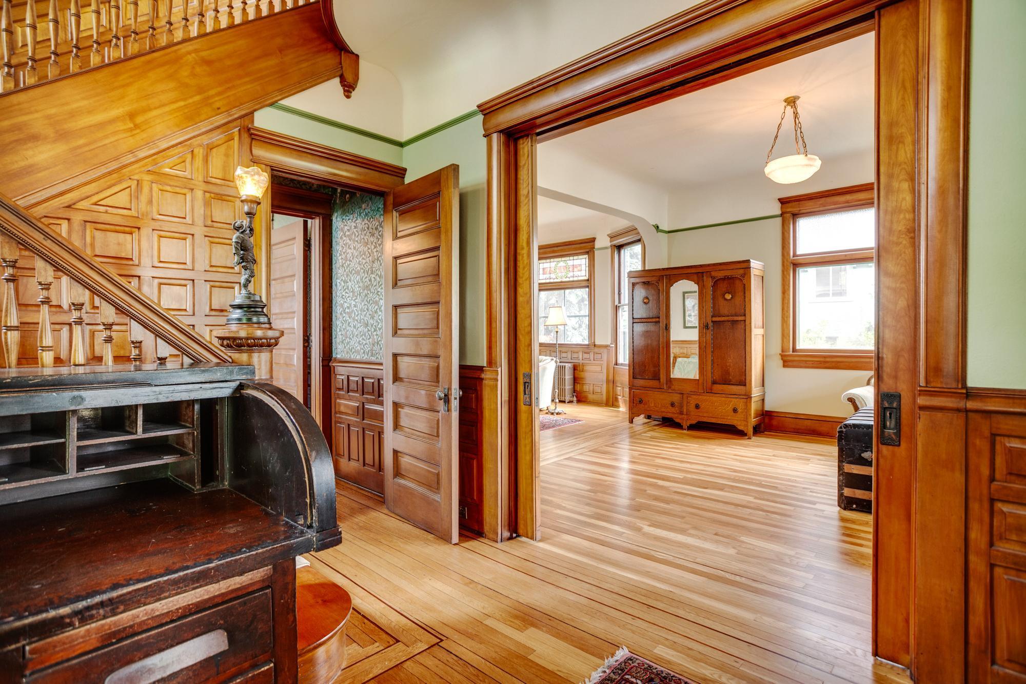 2301 Aldrich Avenue S