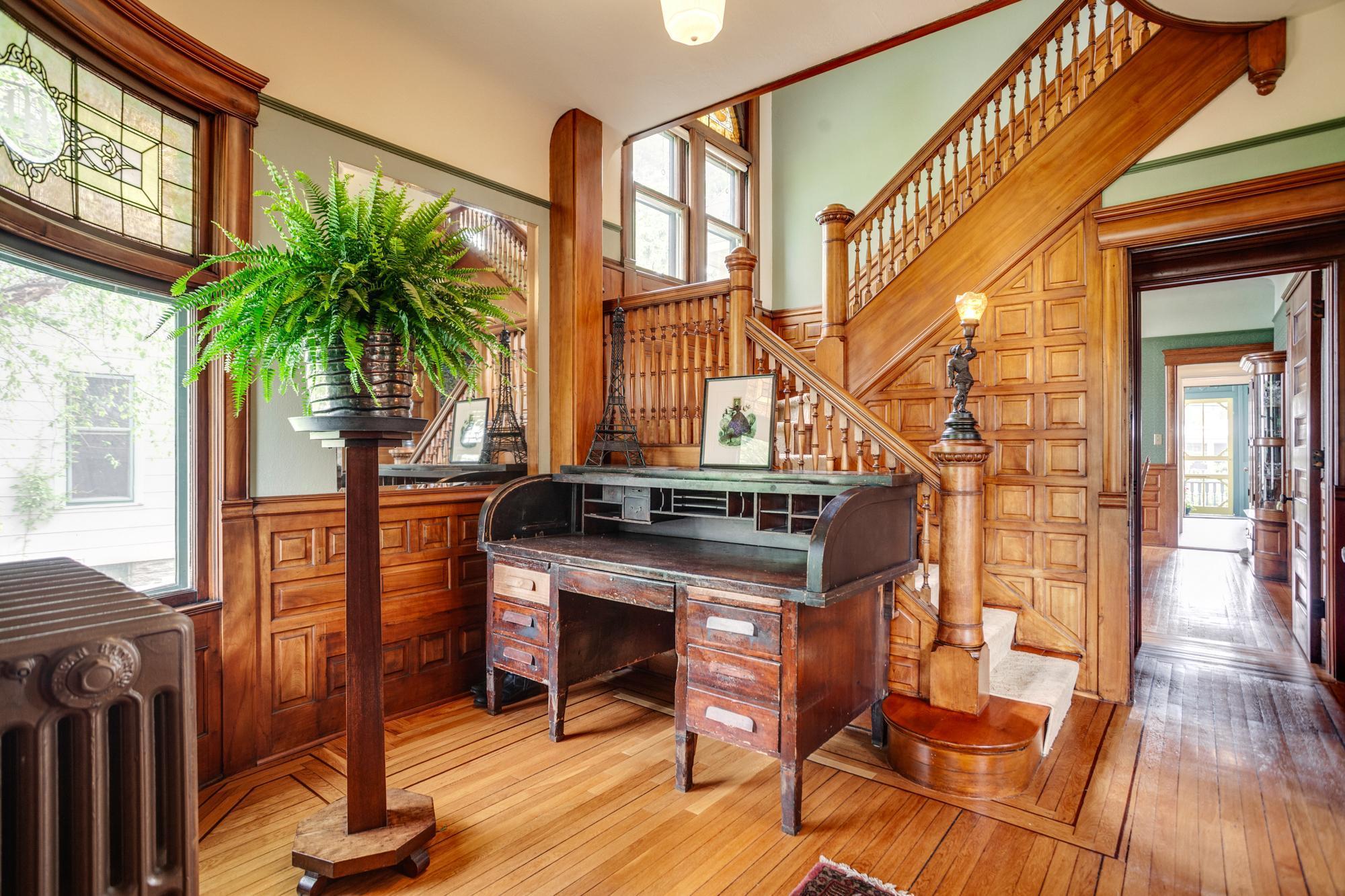 2301 Aldrich Avenue S