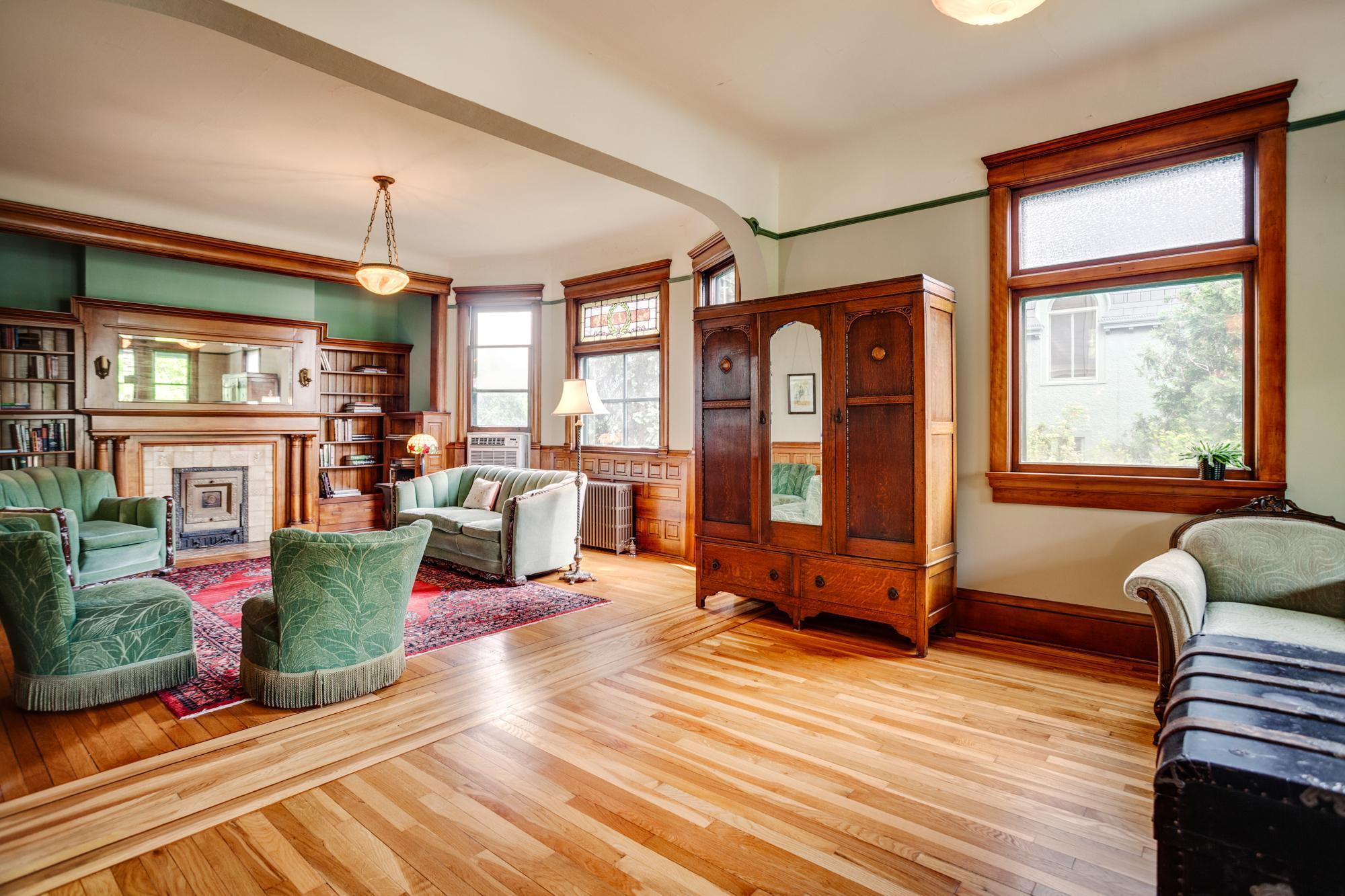 2301 Aldrich Avenue S