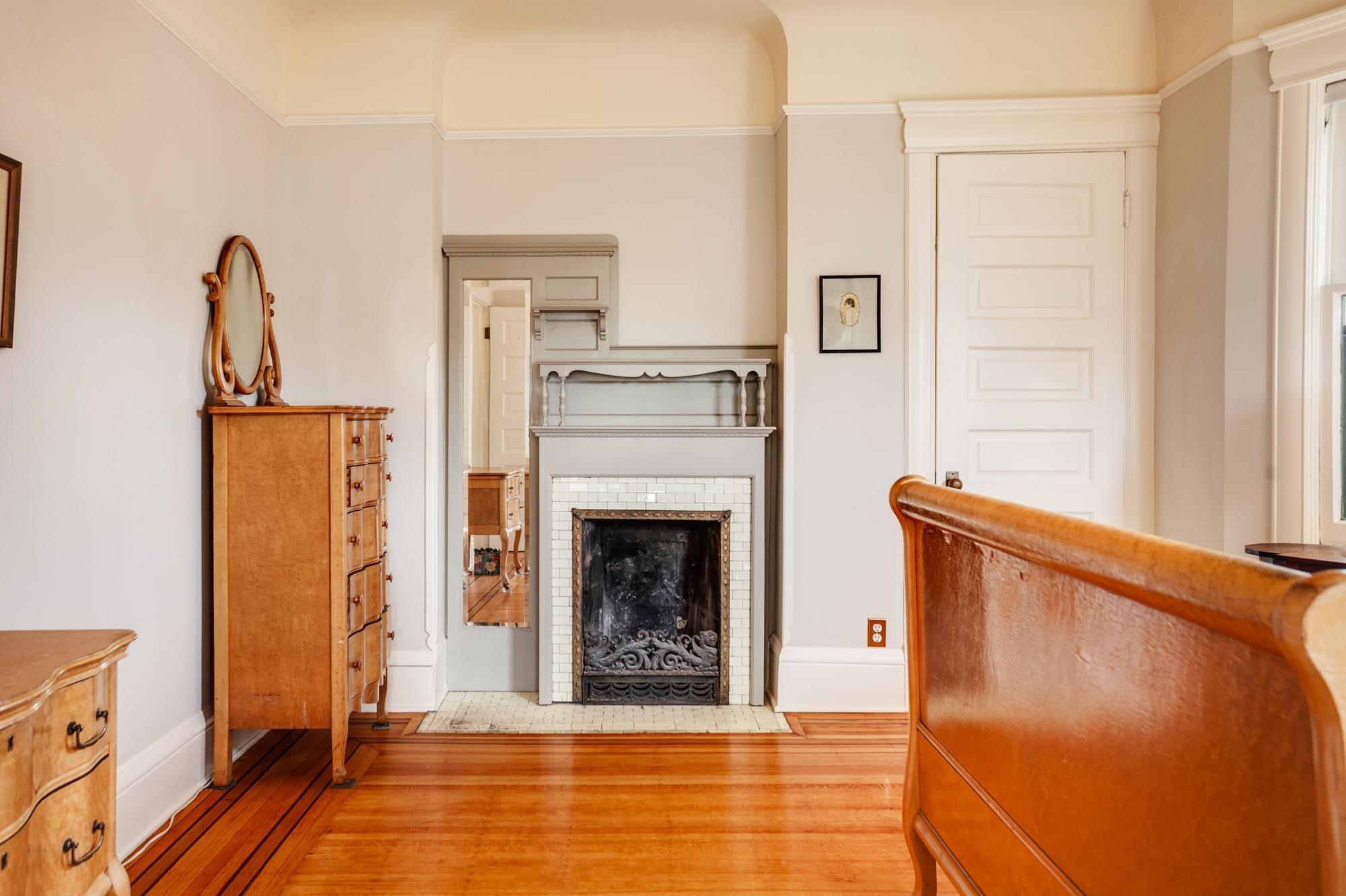 2301 Aldrich Avenue S