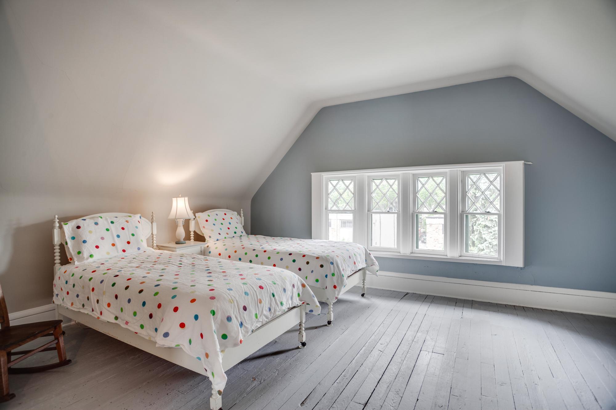 2301 Aldrich Avenue S