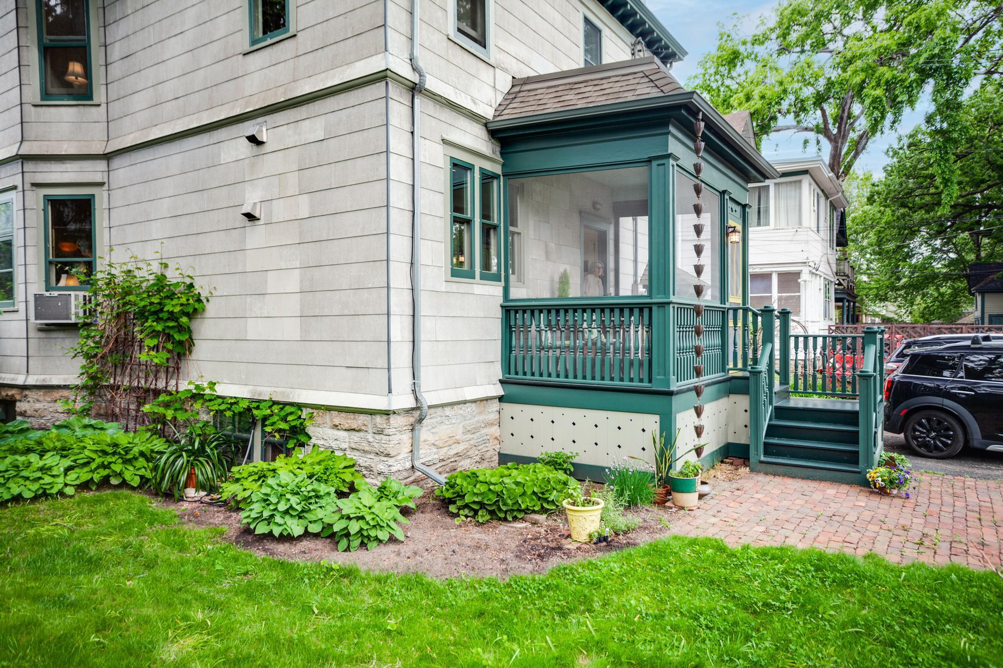 2301 Aldrich Avenue S