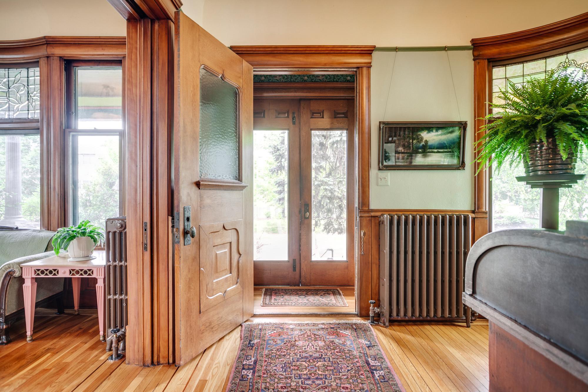 2301 Aldrich Avenue S