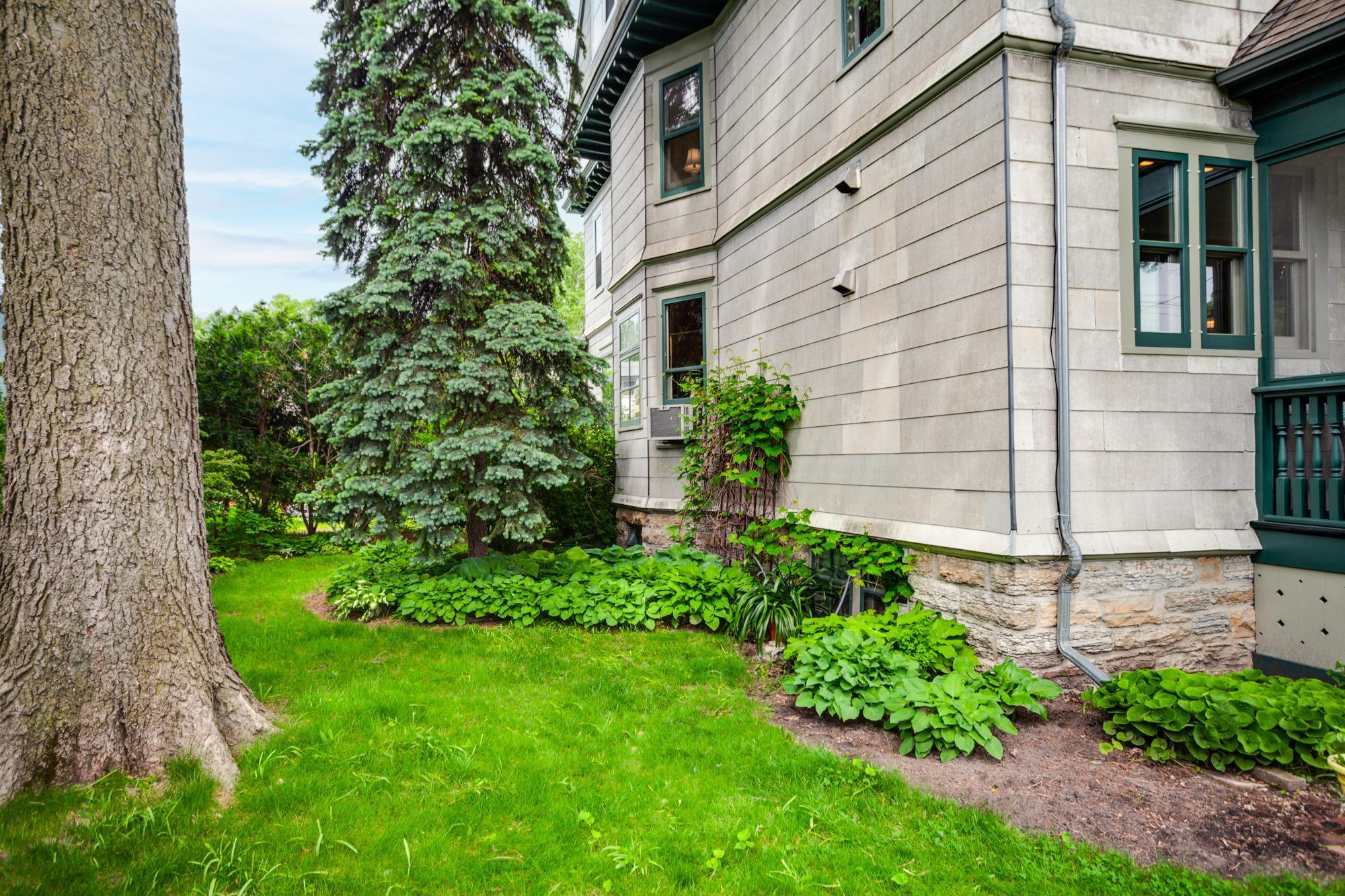 2301 Aldrich Avenue S