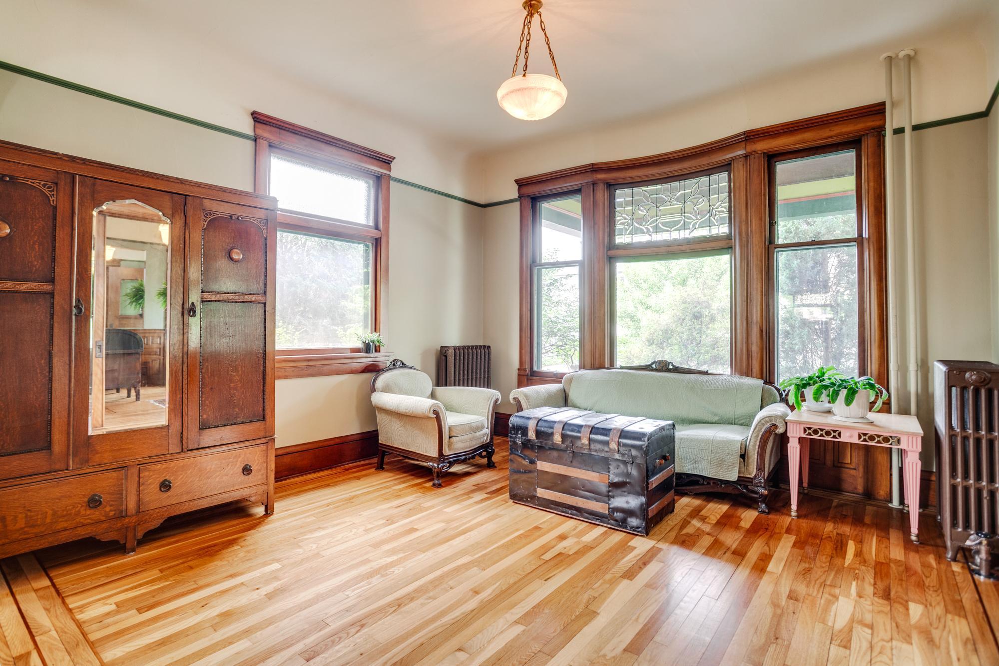 2301 Aldrich Avenue S