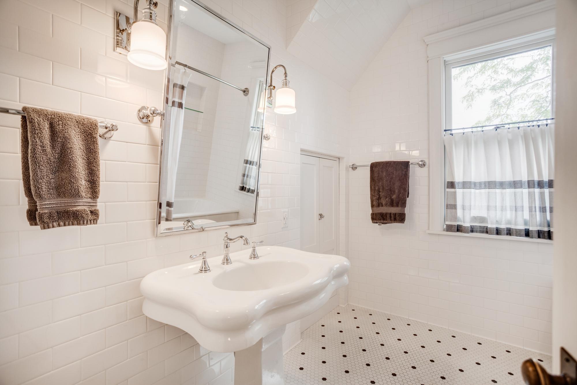 2301 Aldrich Avenue S