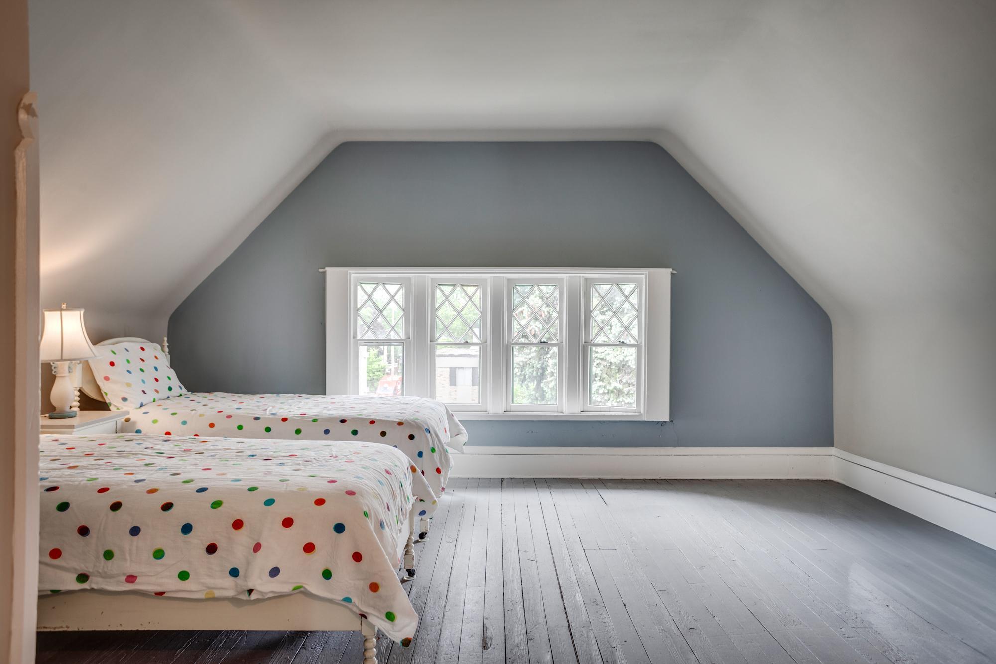 2301 Aldrich Avenue S