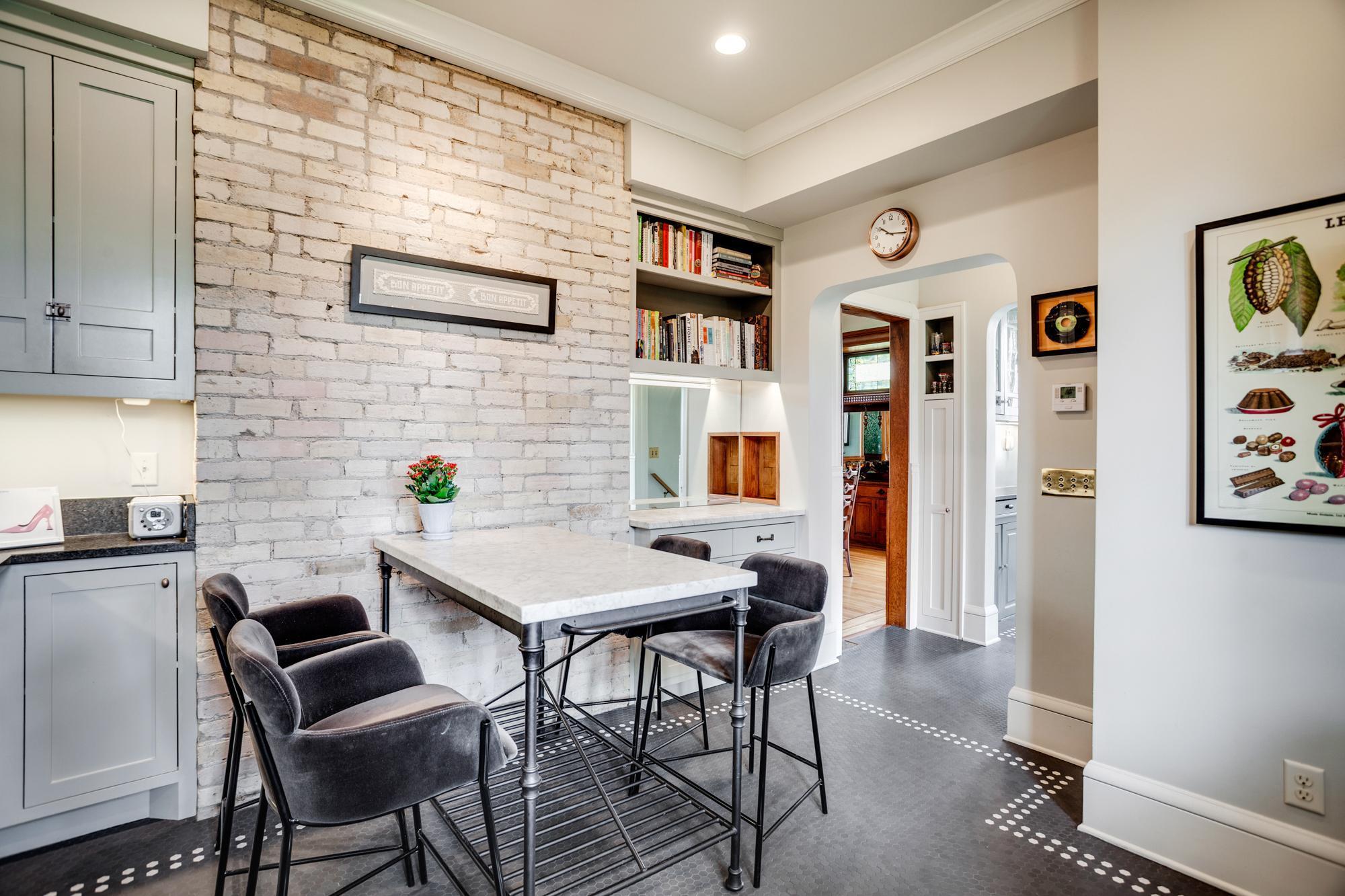 2301 Aldrich Avenue S