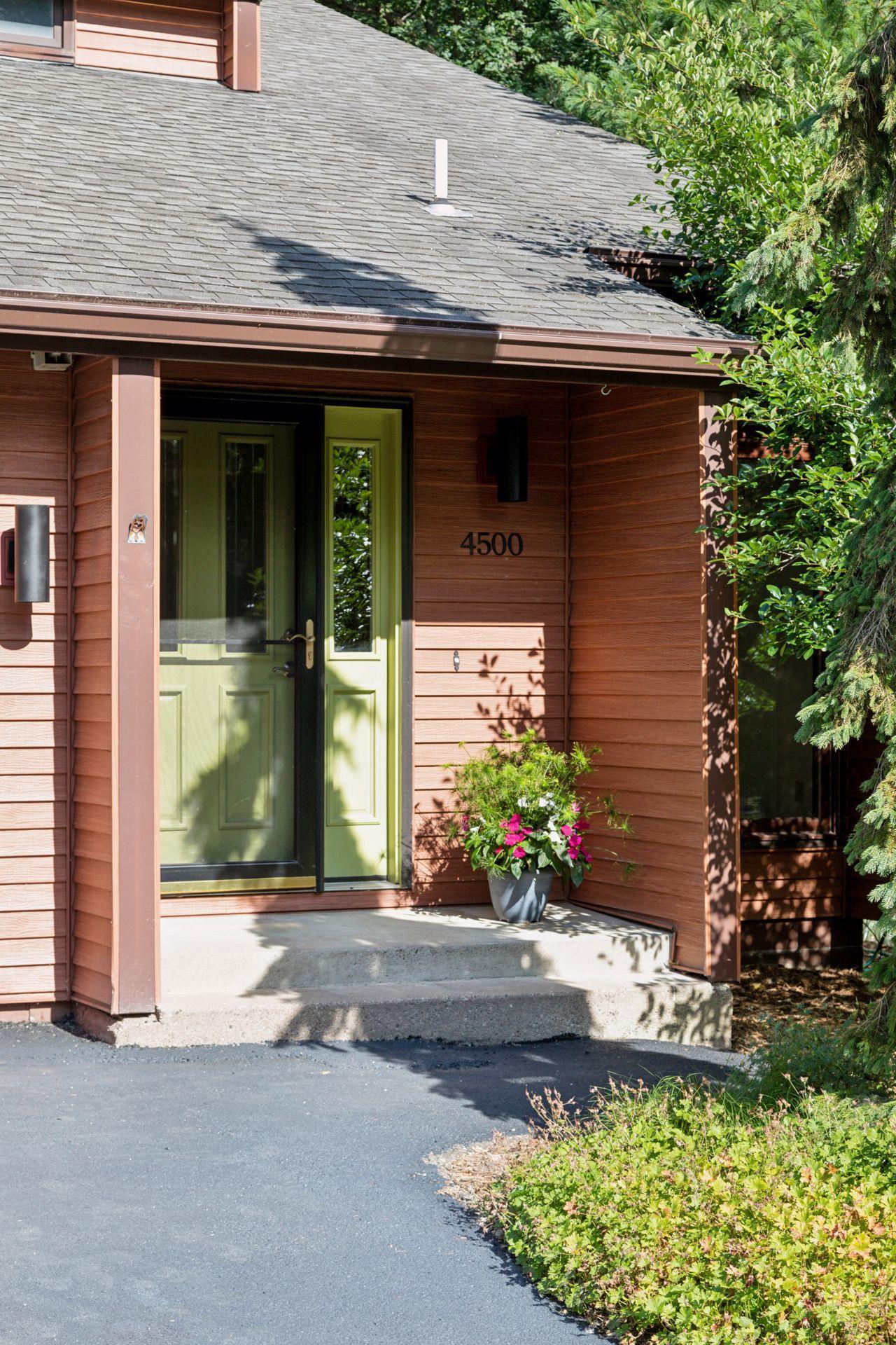 4500 Chatsworth Street N