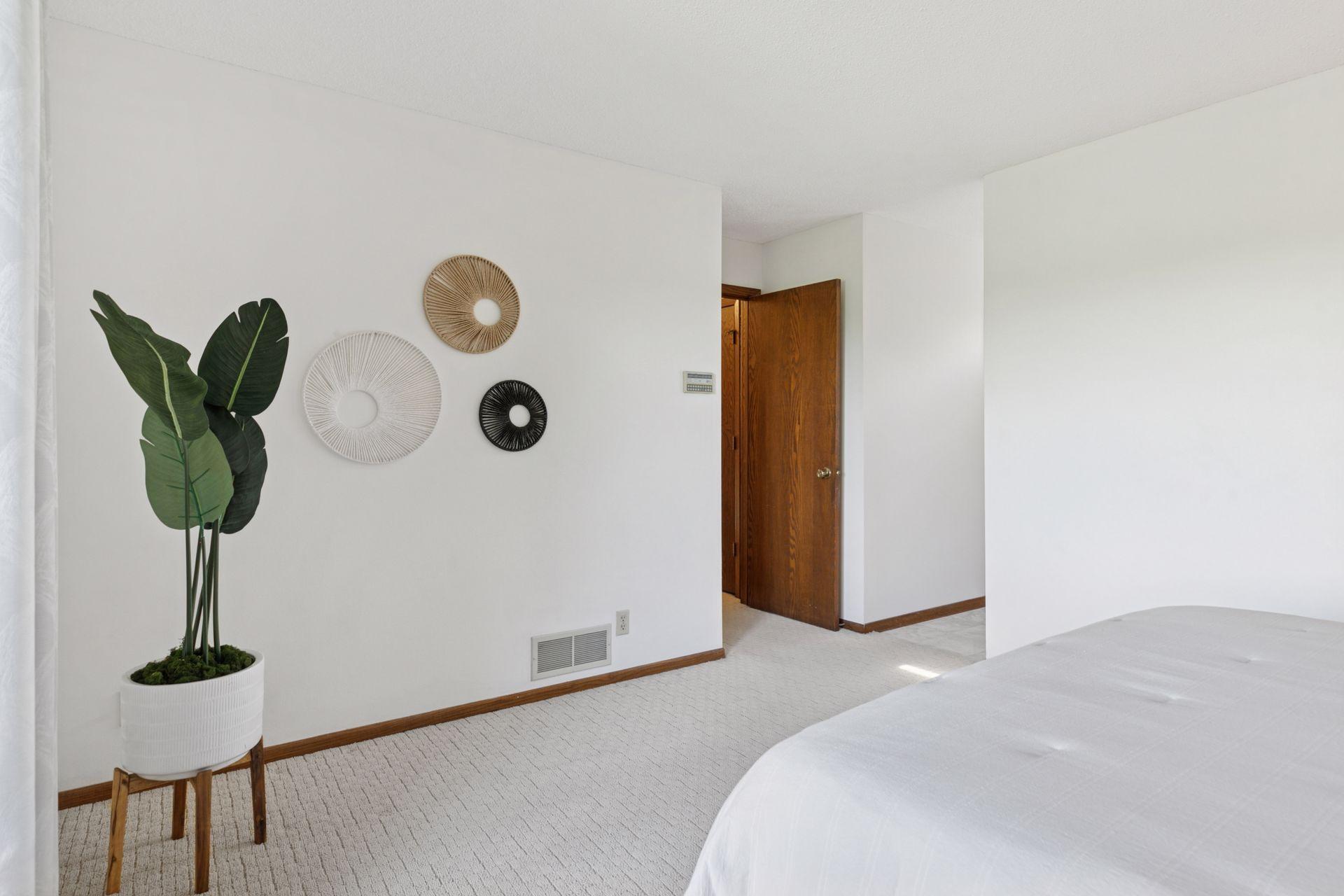 4500 Chatsworth Street N