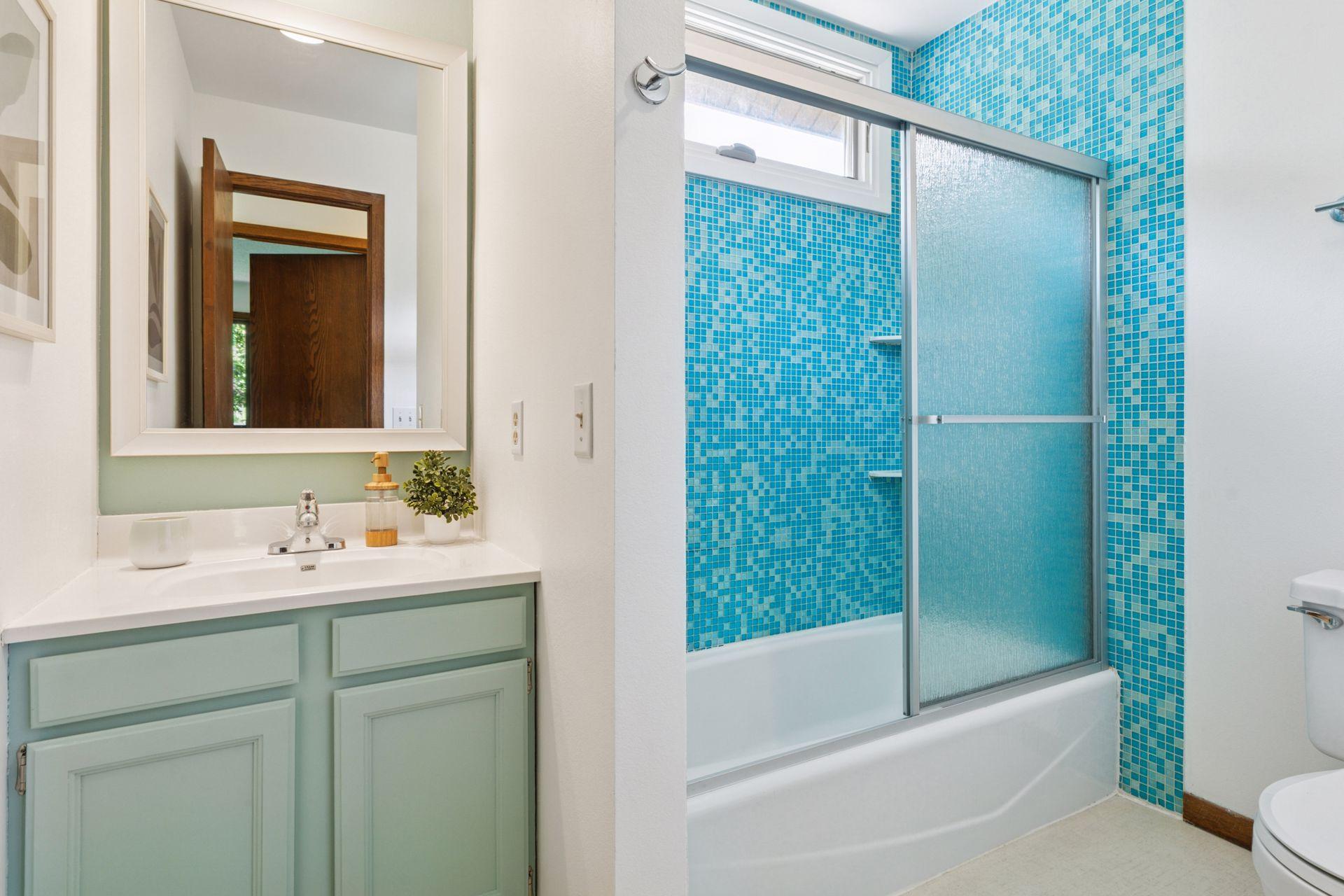 4500 Chatsworth Street N