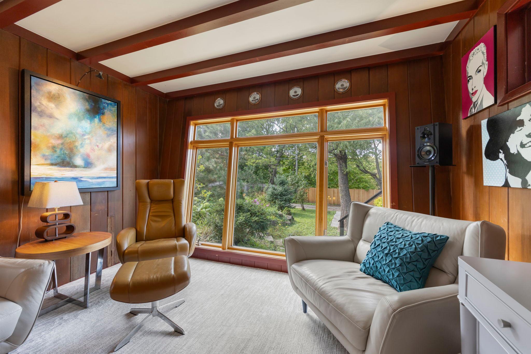 32 Sheridan Avenue S