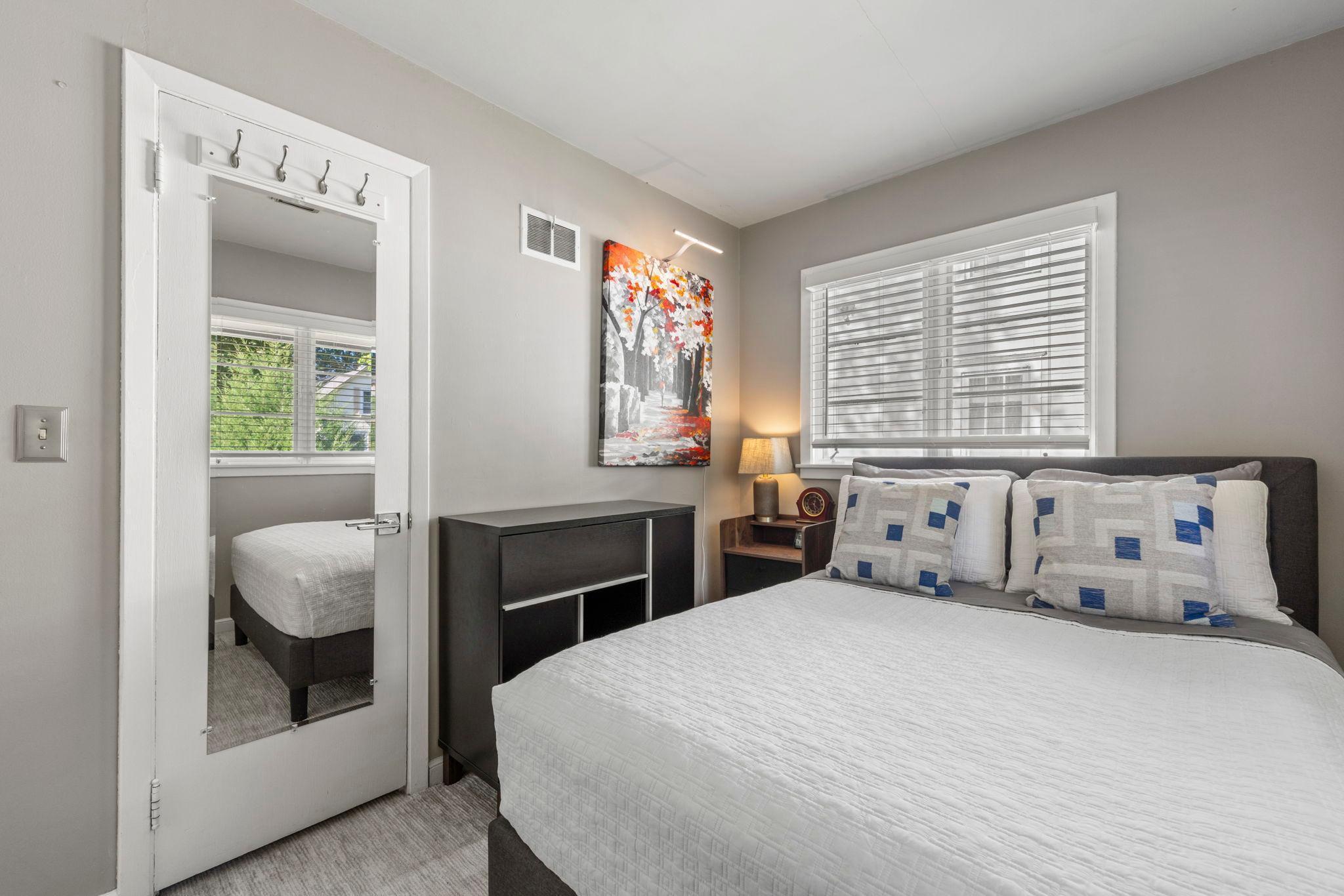 32 Sheridan Avenue S