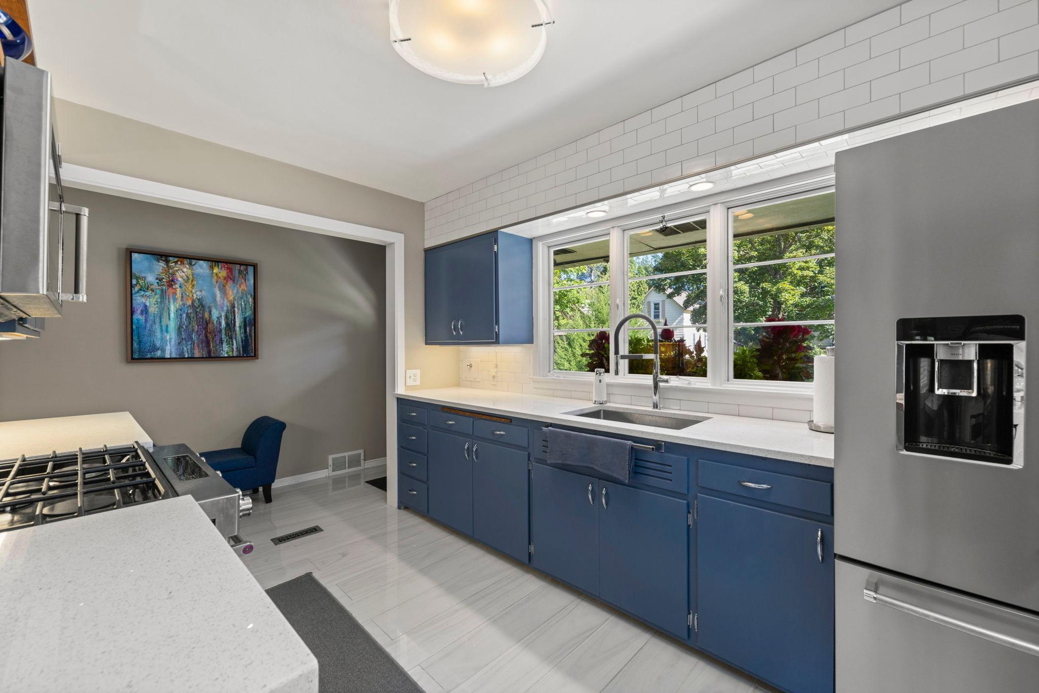 32 Sheridan Avenue S