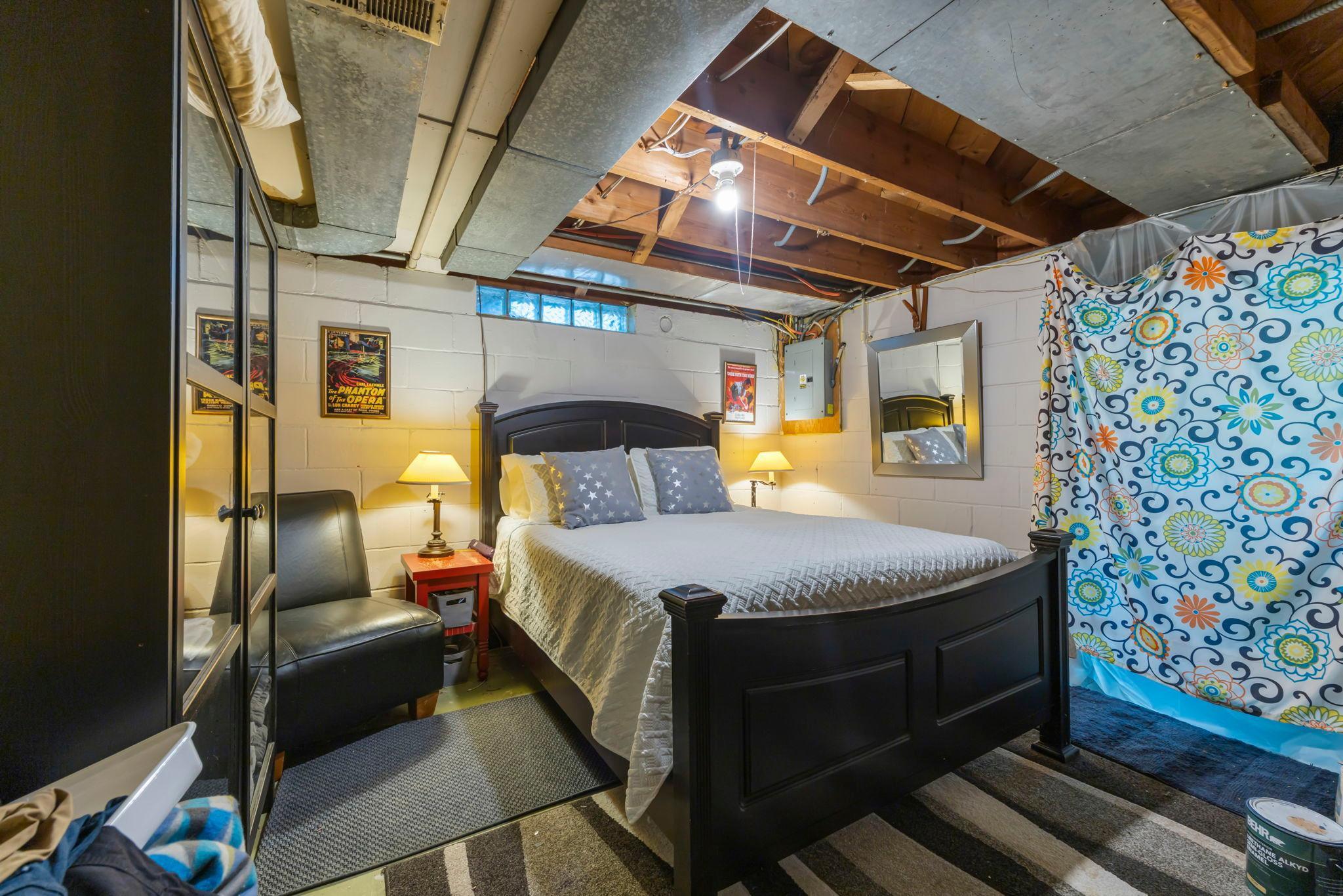 32 Sheridan Avenue S