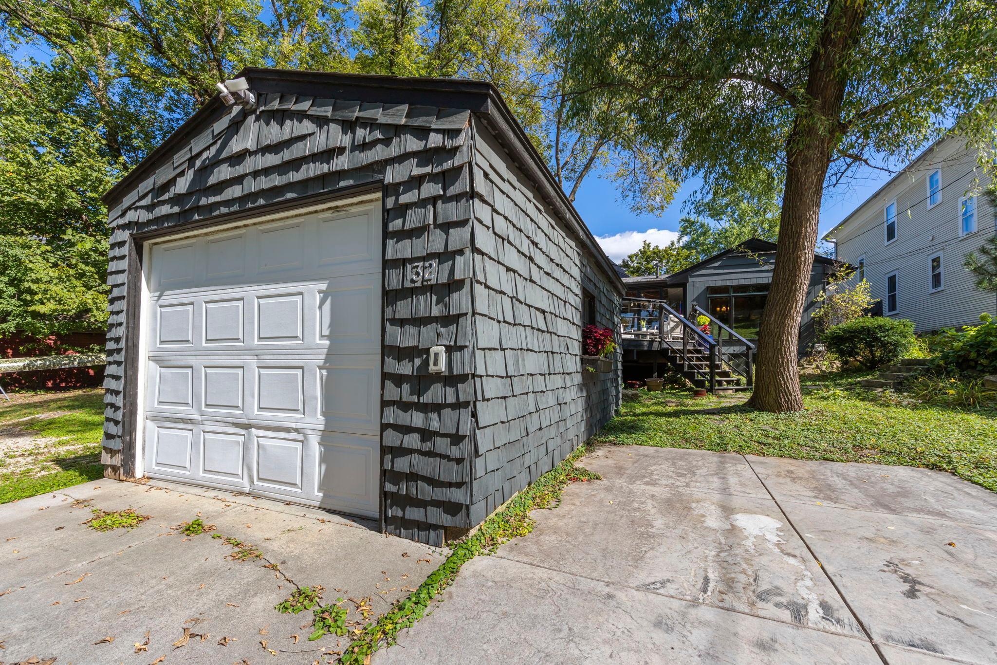 32 Sheridan Avenue S