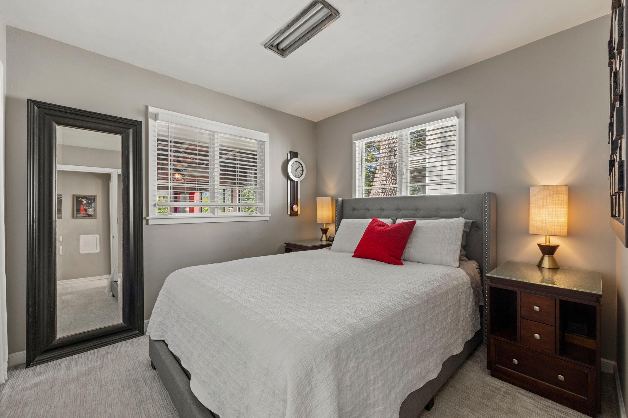 32 Sheridan Avenue S