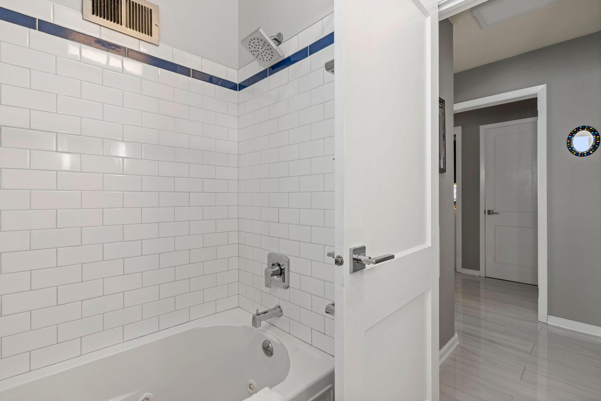 32 Sheridan Avenue S