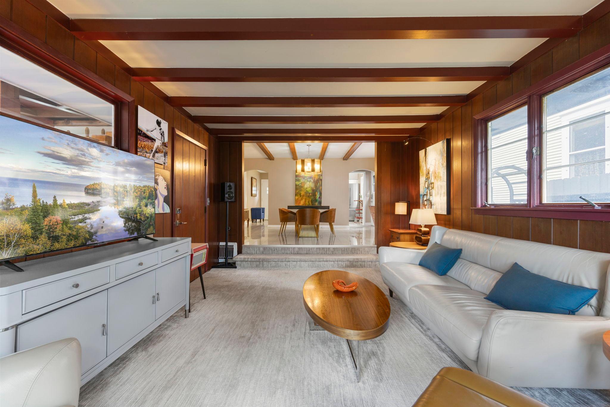 32 Sheridan Avenue S