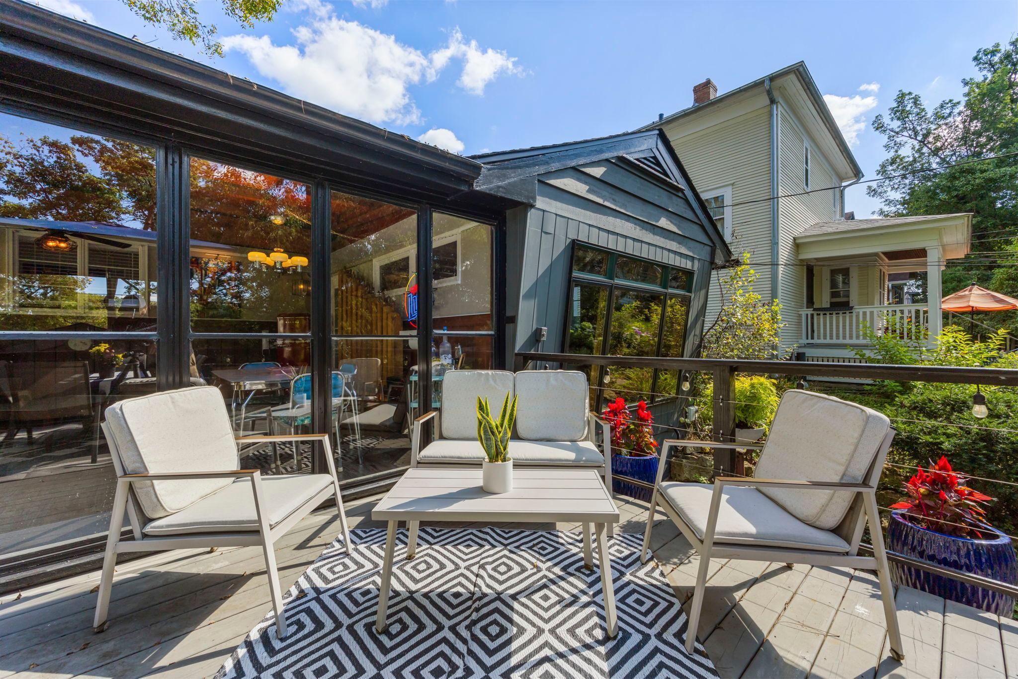 32 Sheridan Avenue S