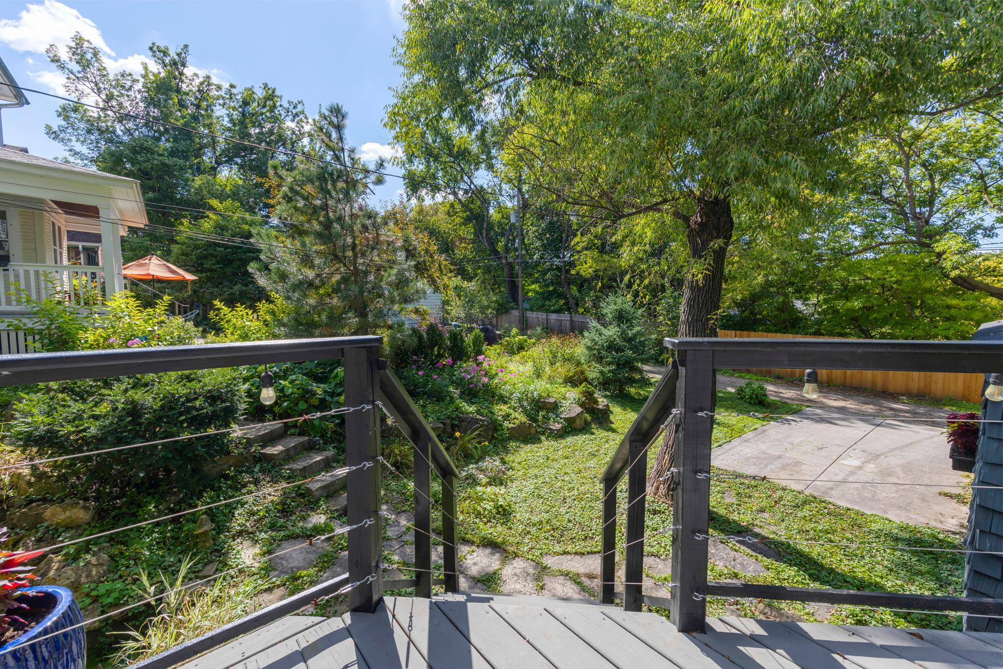 32 Sheridan Avenue S