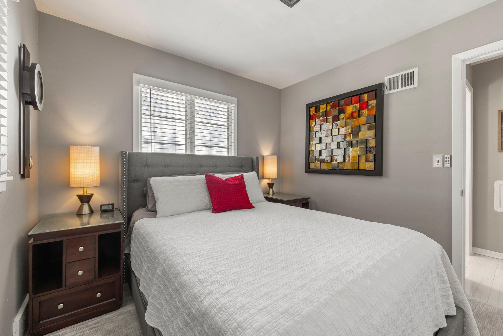 32 Sheridan Avenue S