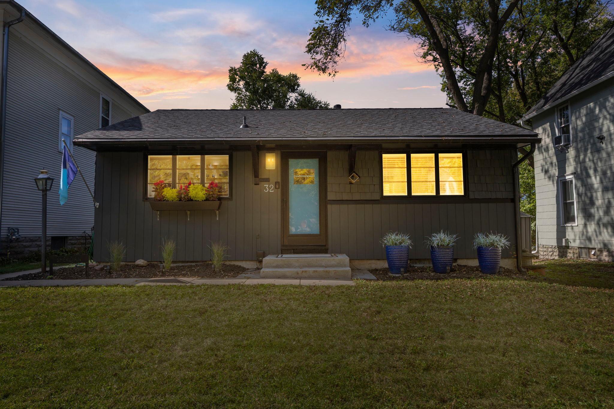 32 Sheridan Avenue S