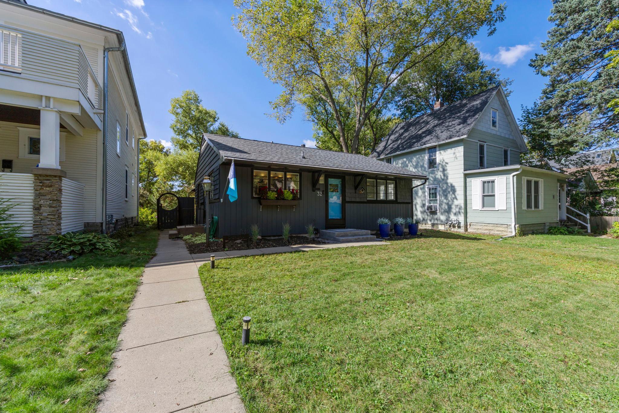 32 Sheridan Avenue S