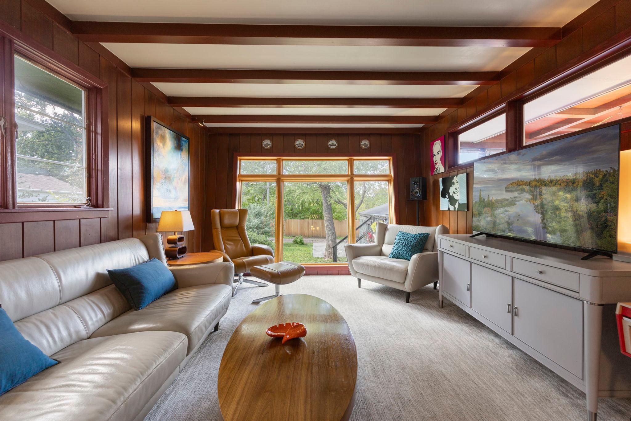 32 Sheridan Avenue S