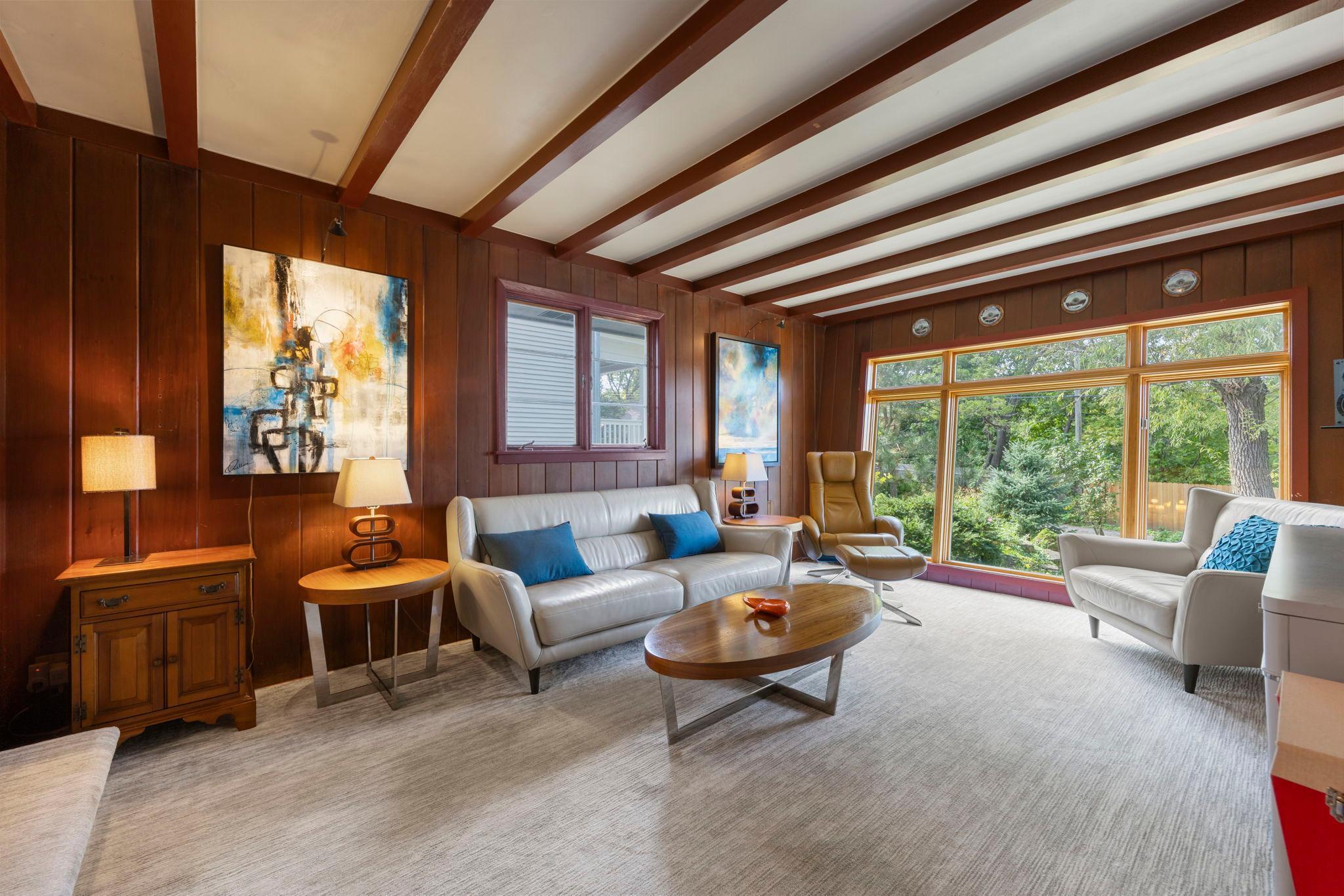 32 Sheridan Avenue S