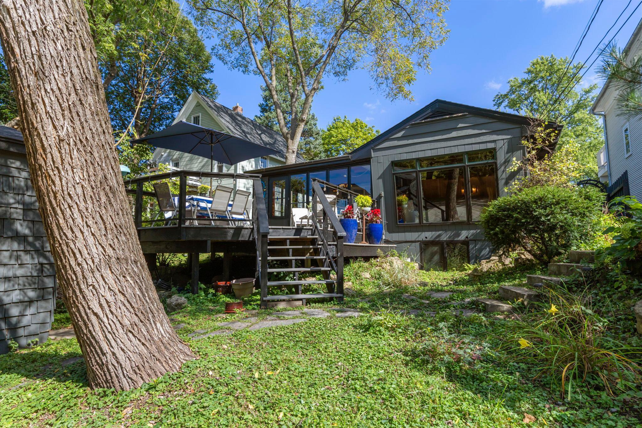 32 Sheridan Avenue S