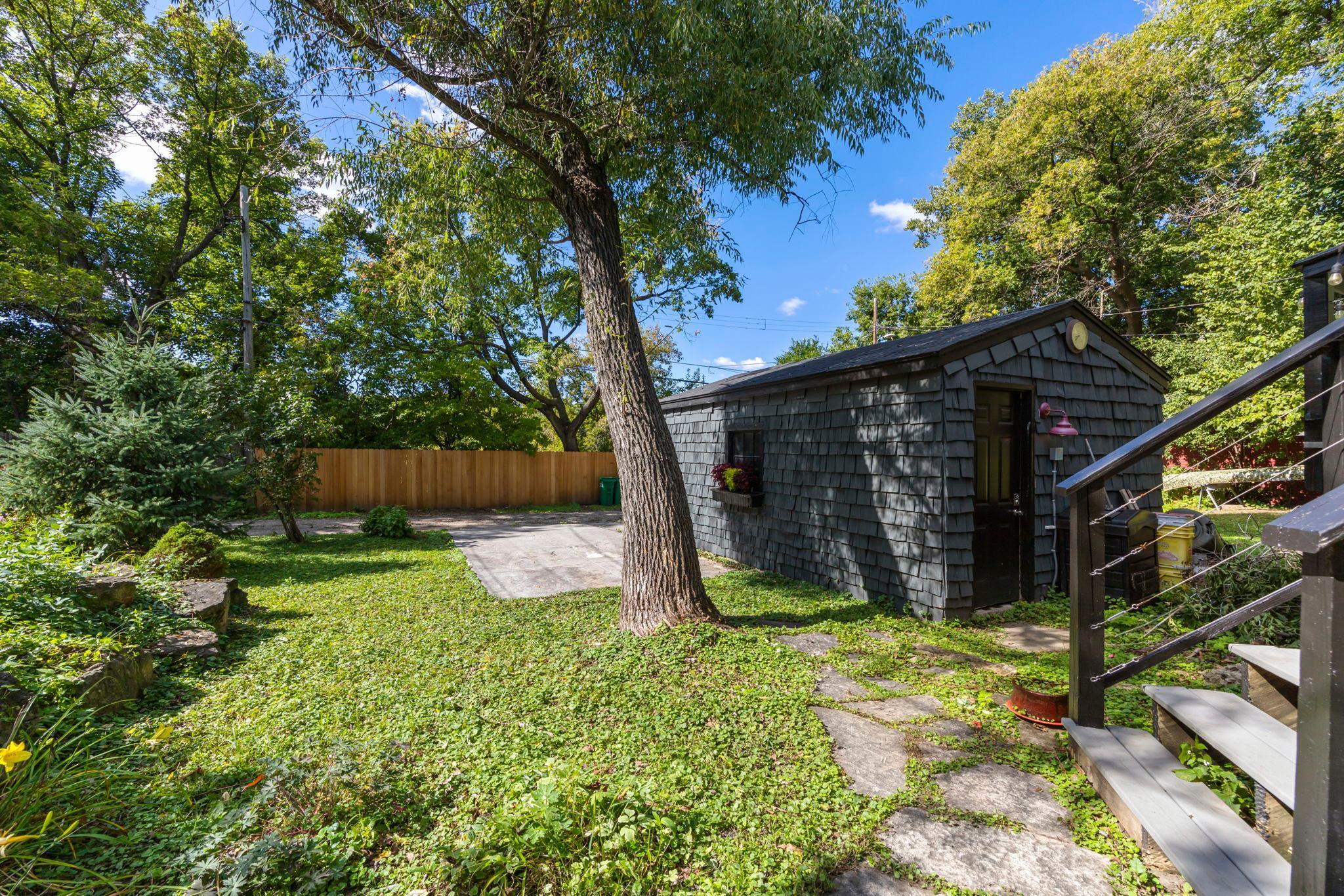 32 Sheridan Avenue S