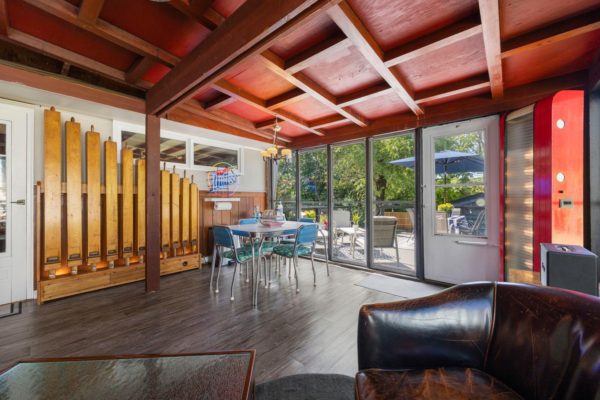 32 Sheridan Avenue S