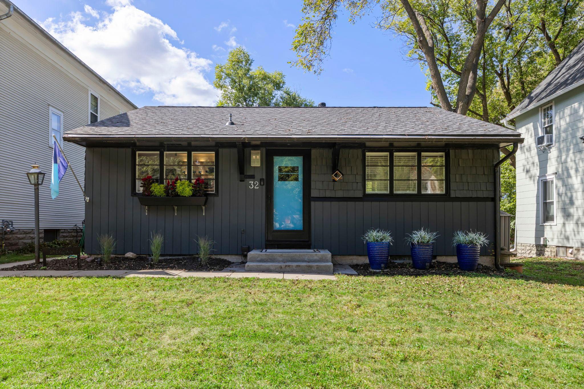 32 Sheridan Avenue S