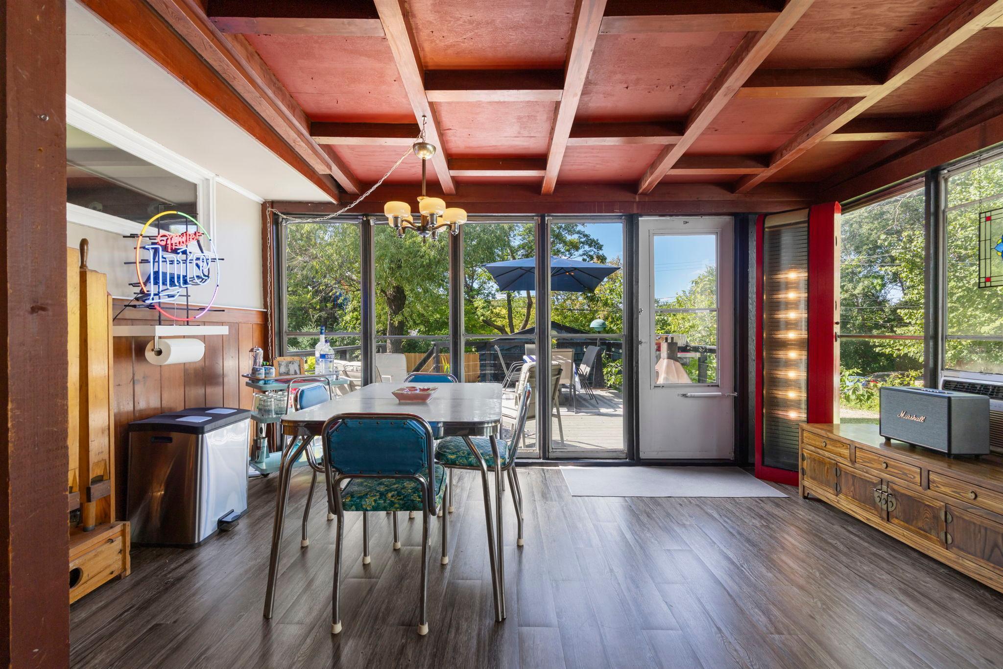 32 Sheridan Avenue S