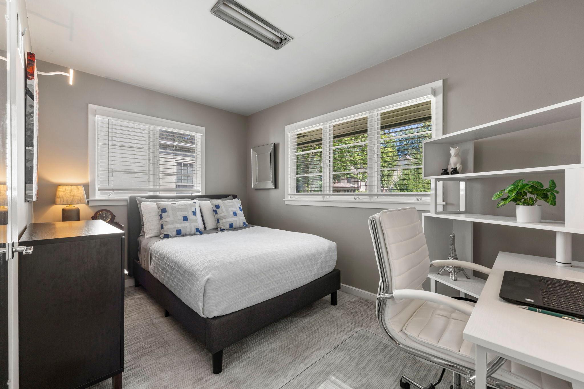 32 Sheridan Avenue S