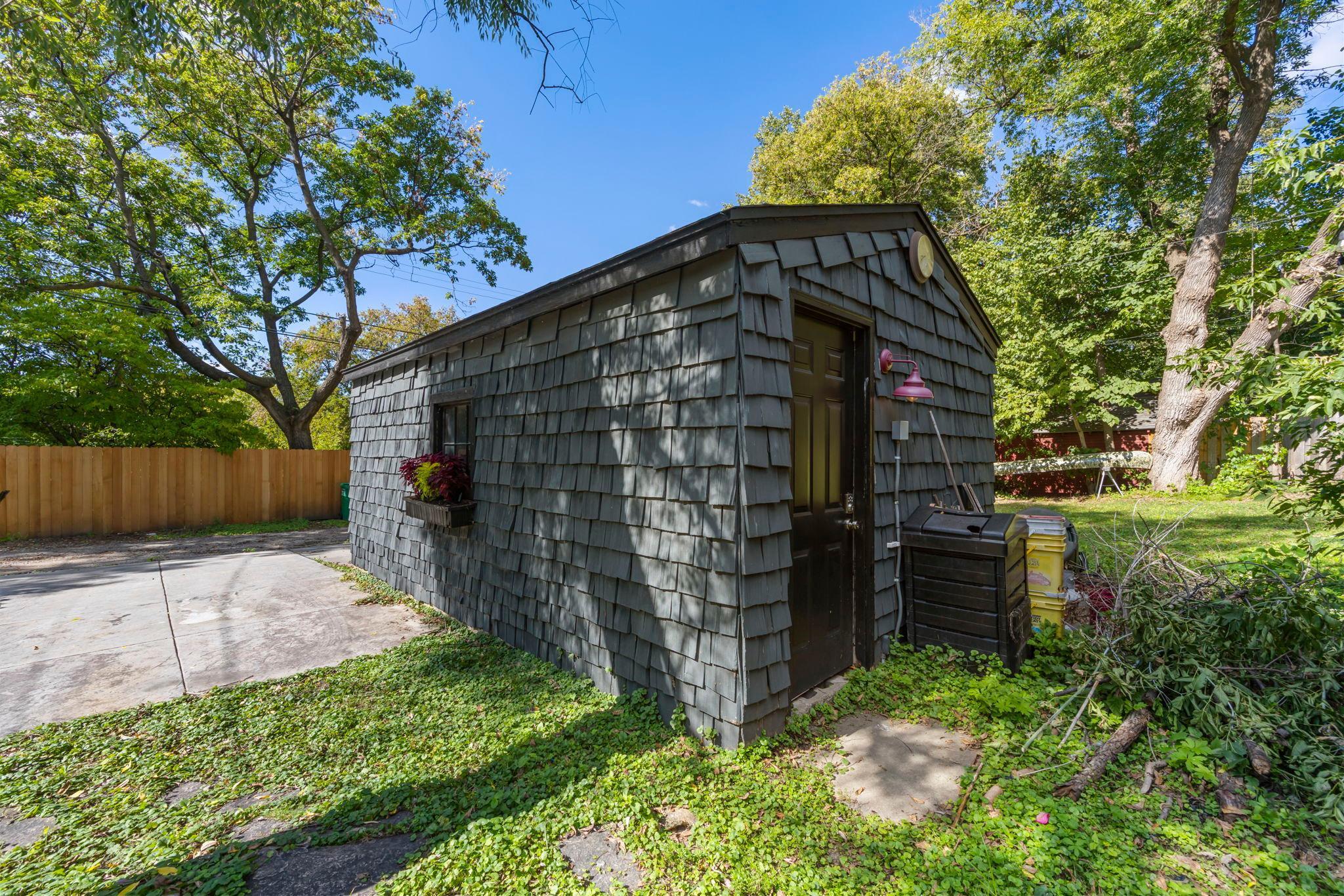 32 Sheridan Avenue S