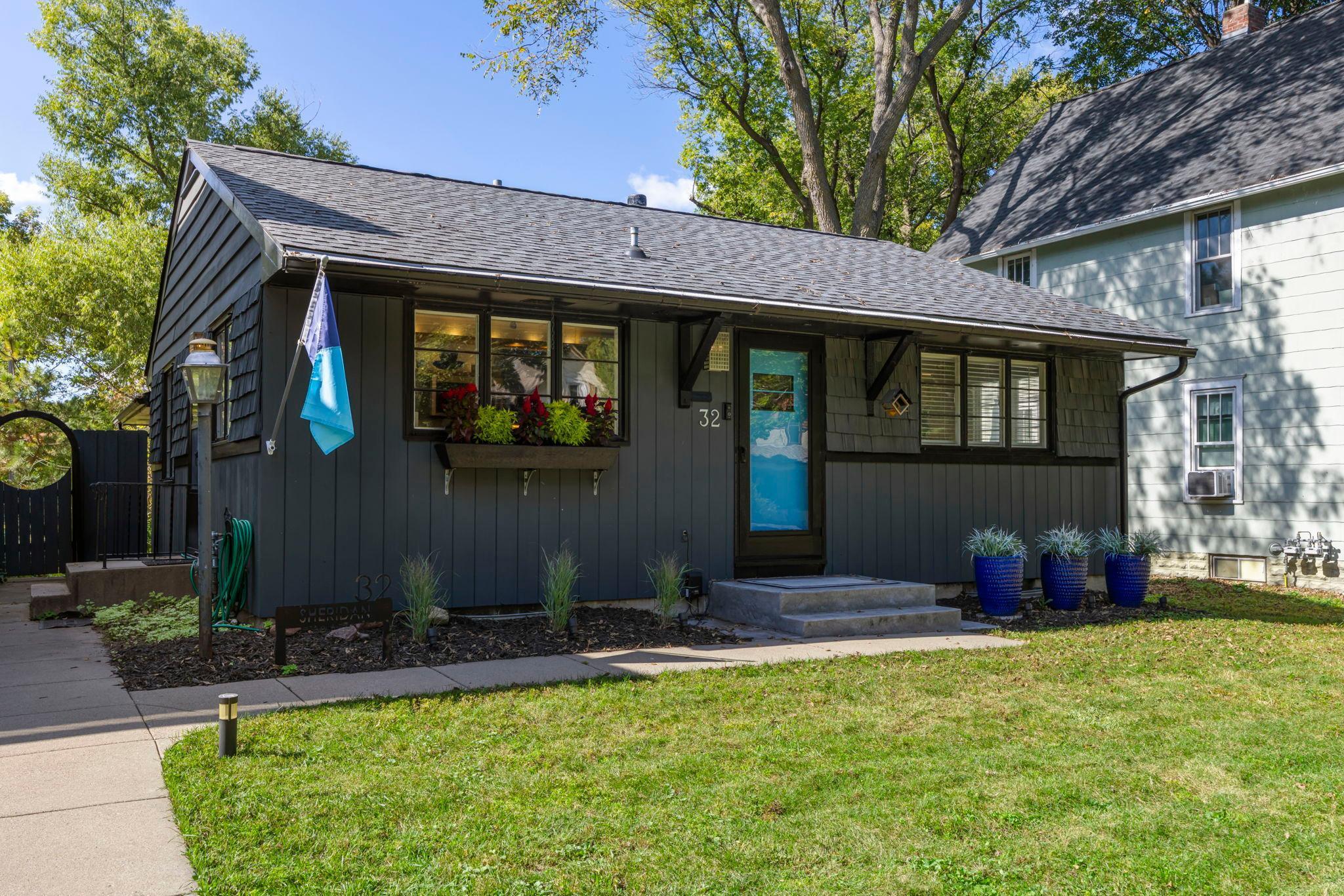 32 Sheridan Avenue S