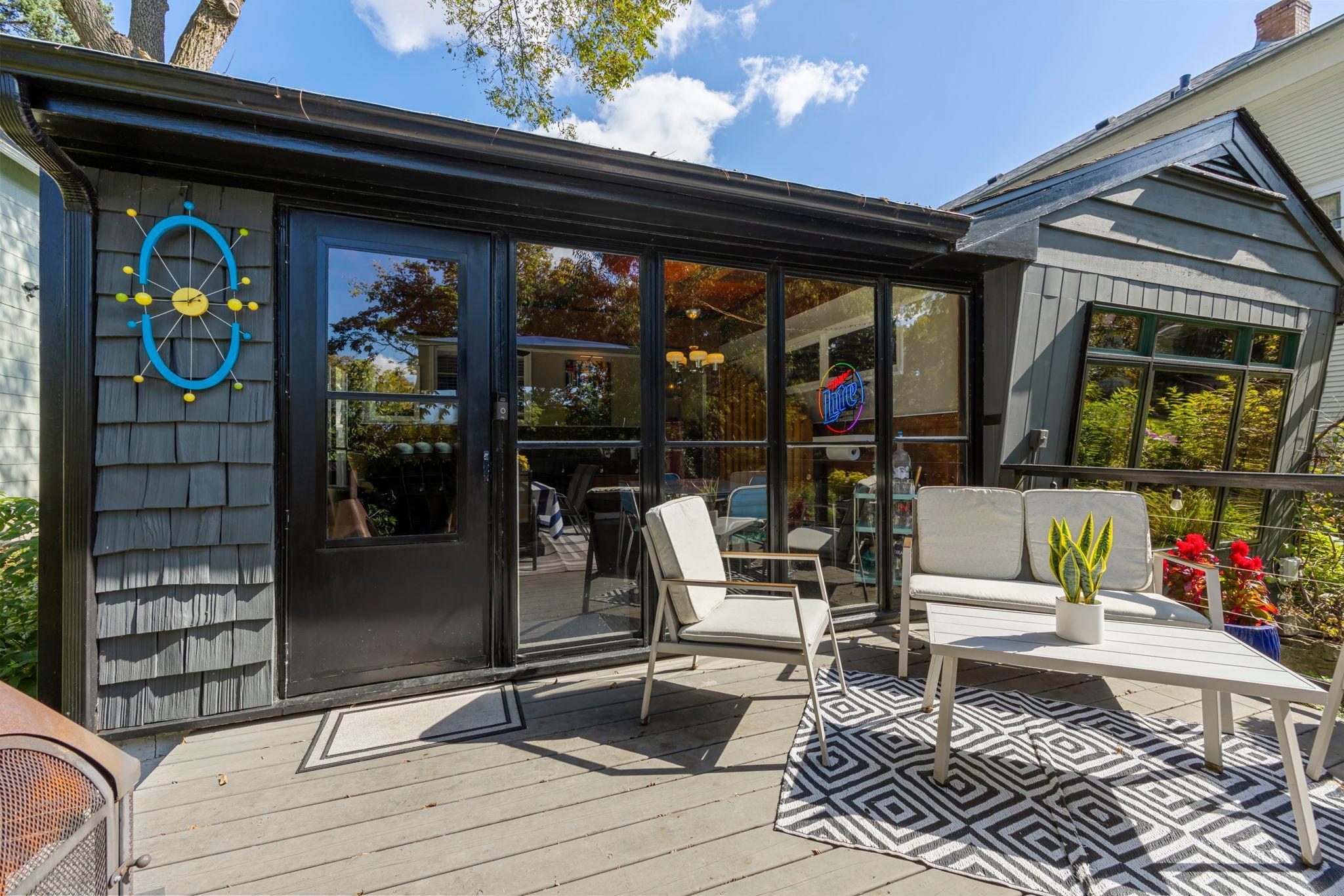 32 Sheridan Avenue S